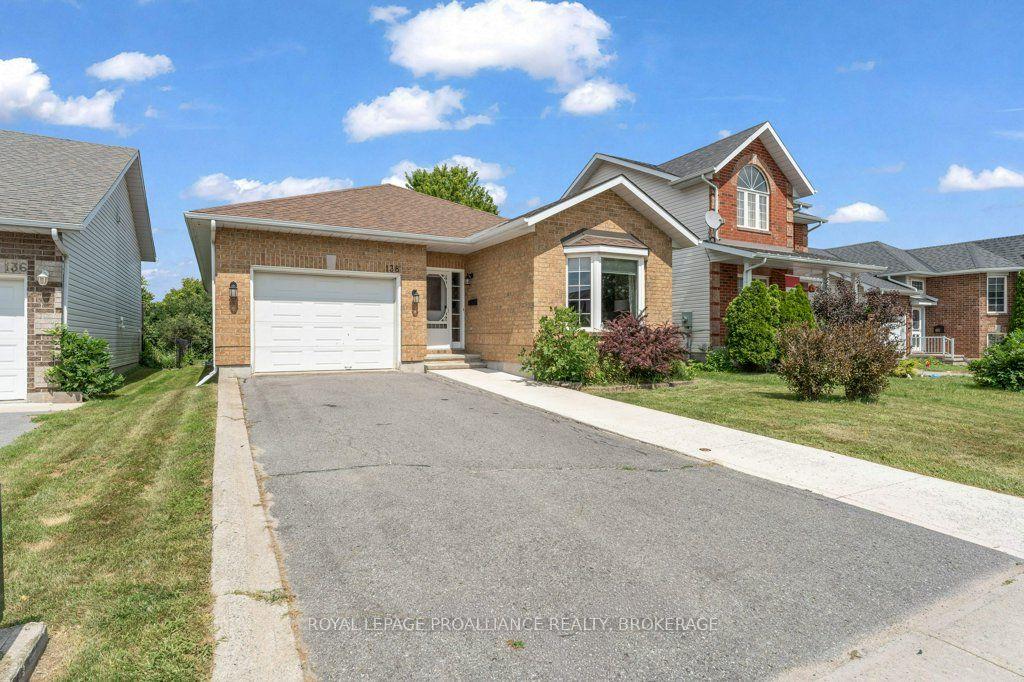 Photo 2 of 138 Dalgleish Avenue, Kingston, Kingston East (Incl Barret Crt) — HOMEH