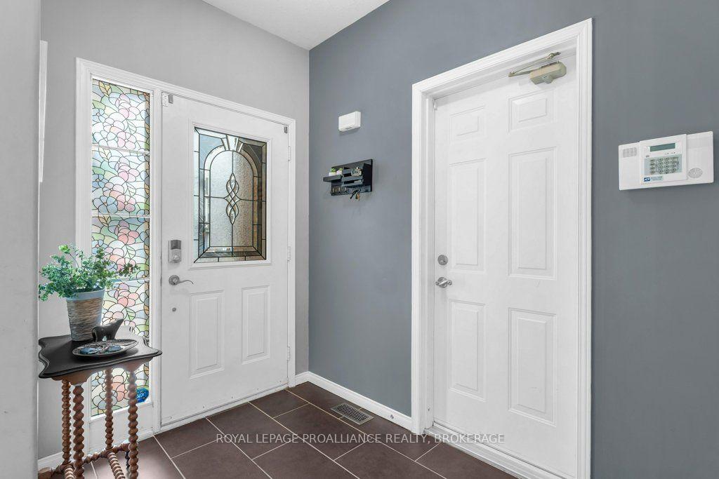 Photo 3 of 138 Dalgleish Avenue, Kingston, Kingston East (Incl Barret Crt) — HOMEH