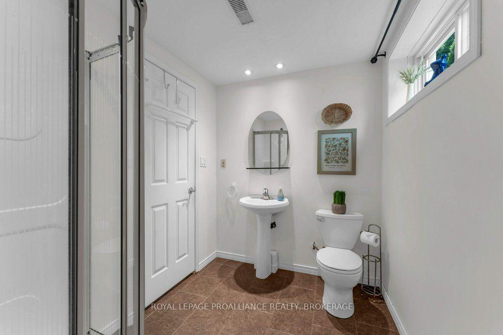 Photo 38 of 138 Dalgleish Avenue, Kingston, Kingston East (Incl Barret Crt) — HOMEH