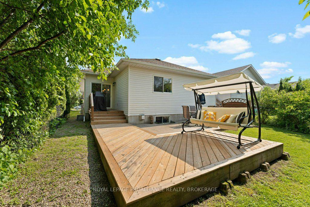 Photo 40 of 138 Dalgleish Avenue, Kingston, Kingston East (Incl Barret Crt) — HOMEH
