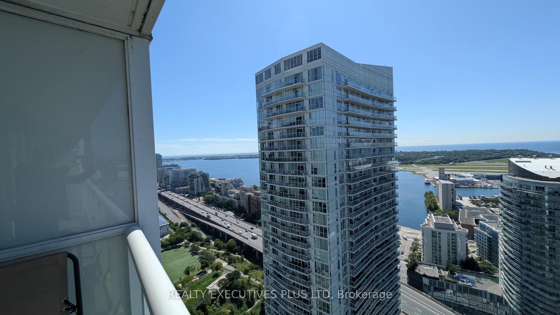 Photo 2 of Unit 4002, 85 Queens Wharf Road, Toronto, Waterfront Communities — HOMEH