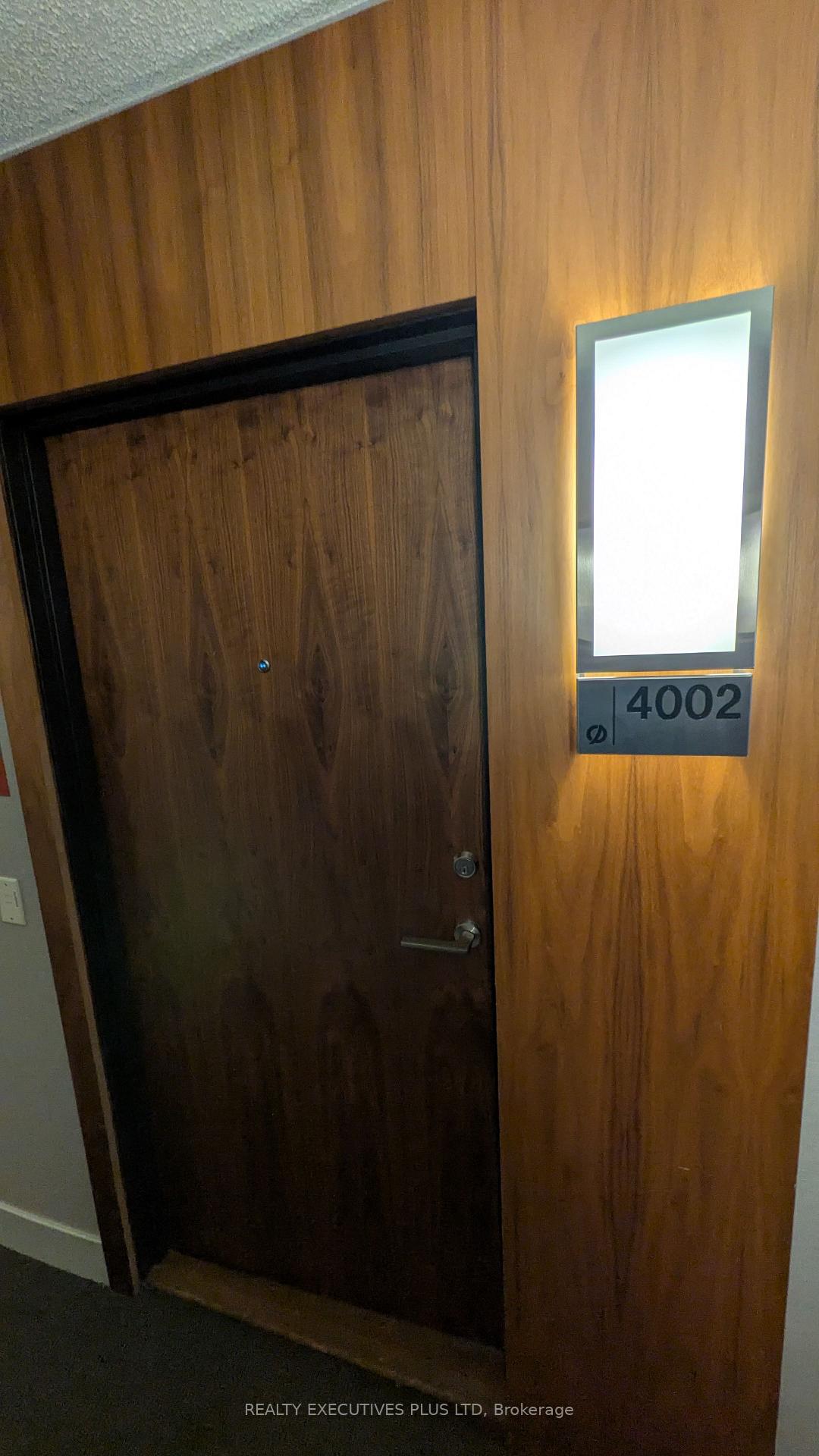 Photo 4 of Unit 4002, 85 Queens Wharf Road, Toronto, Waterfront Communities — HOMEH