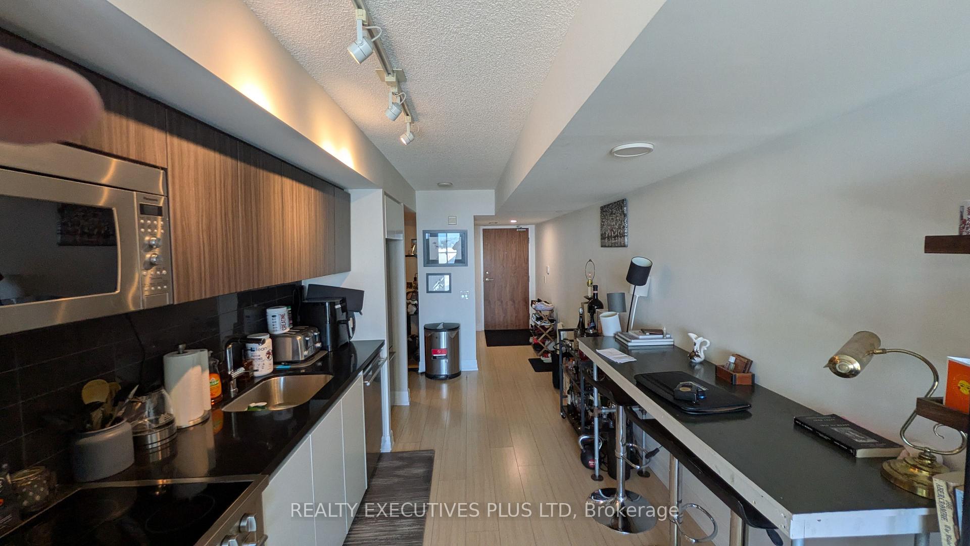 Photo 6 of Unit 4002, 85 Queens Wharf Road, Toronto, Waterfront Communities — HOMEH