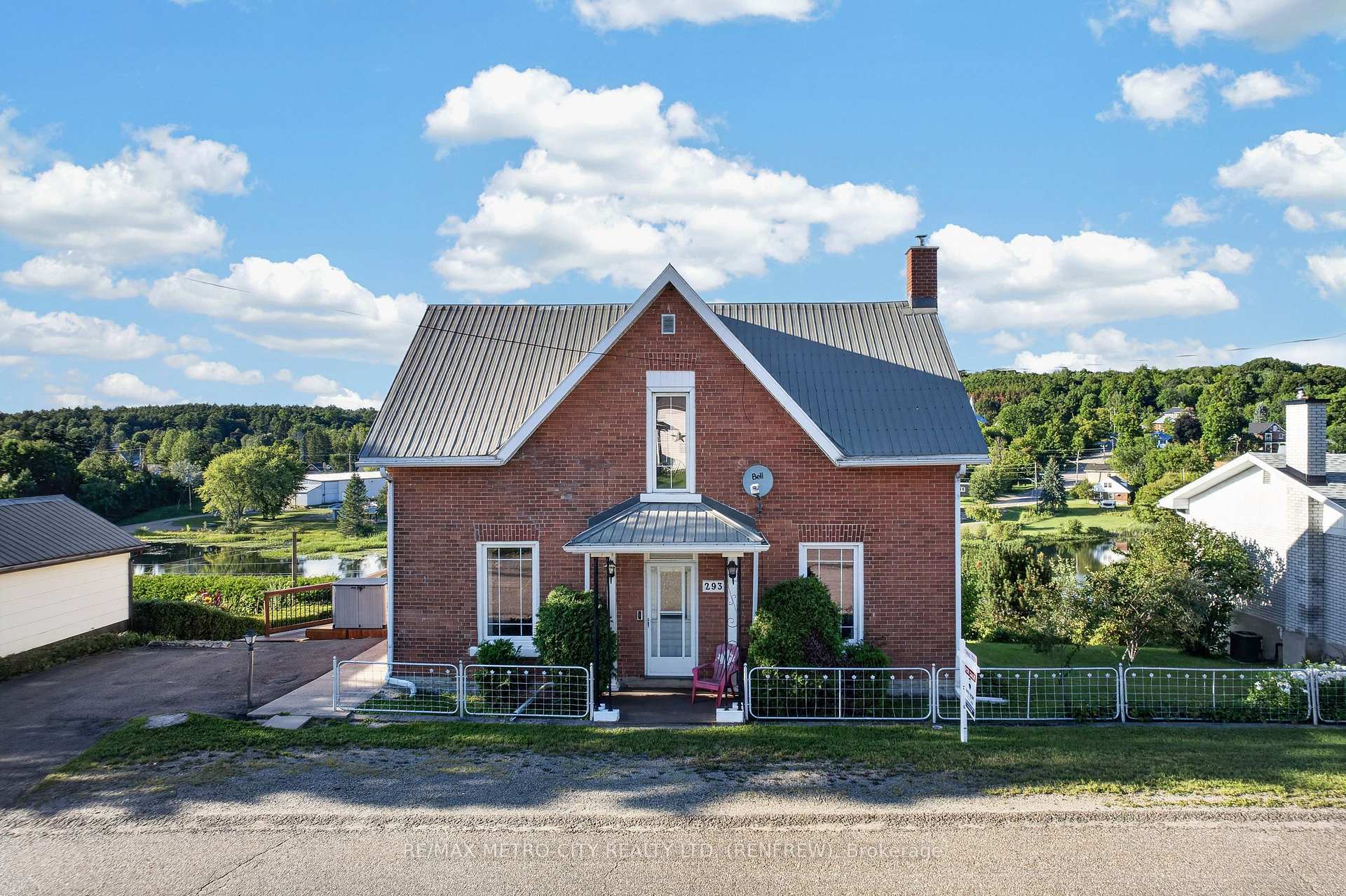 Photo 2 of 293 Queen Street, Bonnechere Valley, Eganville/Bonnechere Twp — HOMEH