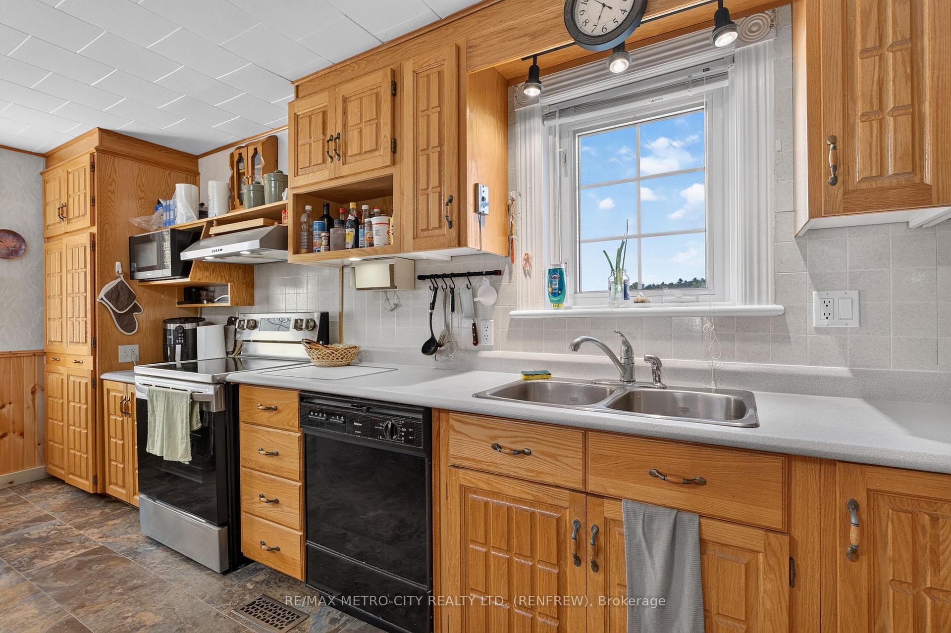 Photo 25 of 293 Queen Street, Bonnechere Valley, Eganville/Bonnechere Twp — HOMEH