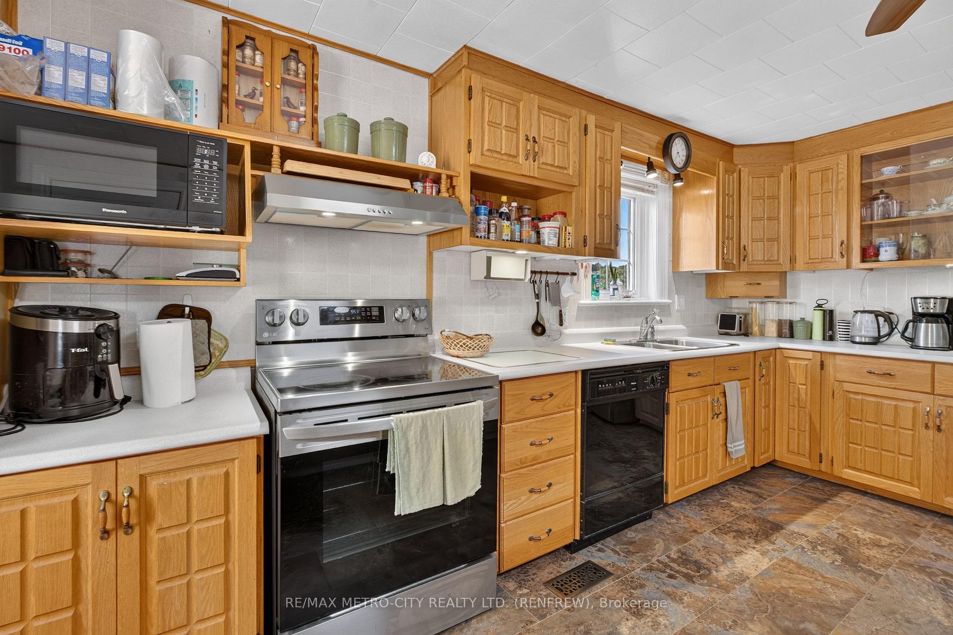Photo 29 of 293 Queen Street, Bonnechere Valley, Eganville/Bonnechere Twp — HOMEH