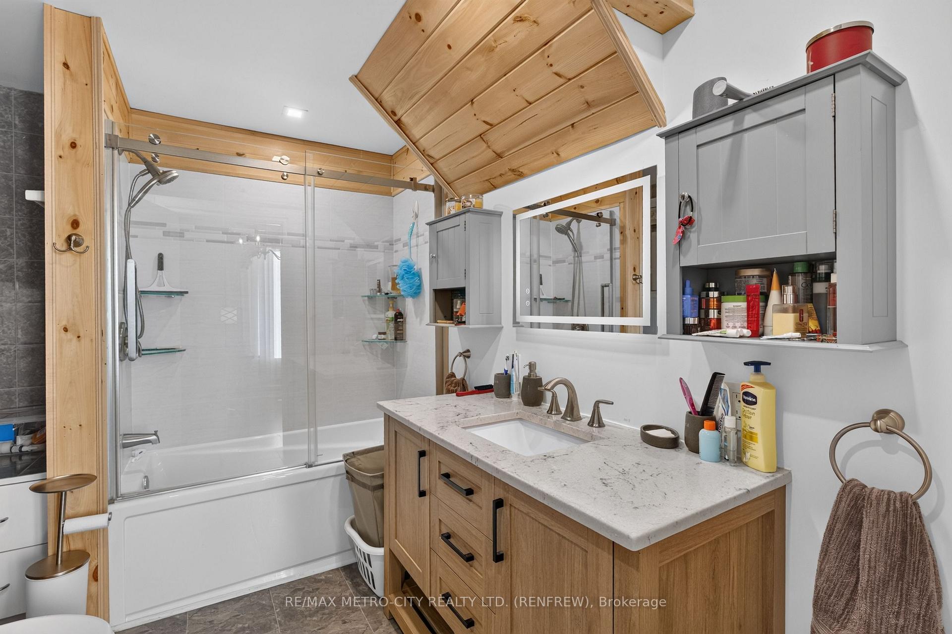 Photo 36 of 293 Queen Street, Bonnechere Valley, Eganville/Bonnechere Twp — HOMEH