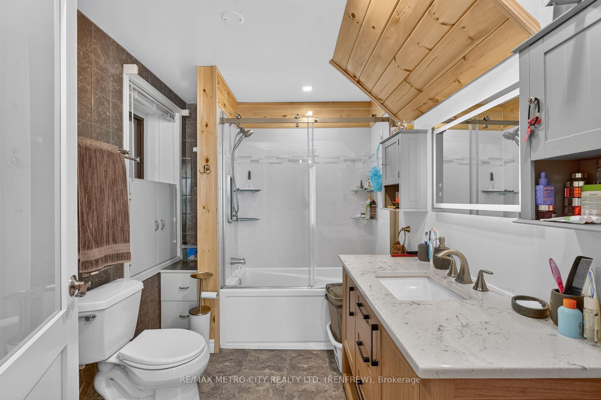 Photo 37 of 293 Queen Street, Bonnechere Valley, Eganville/Bonnechere Twp — HOMEH