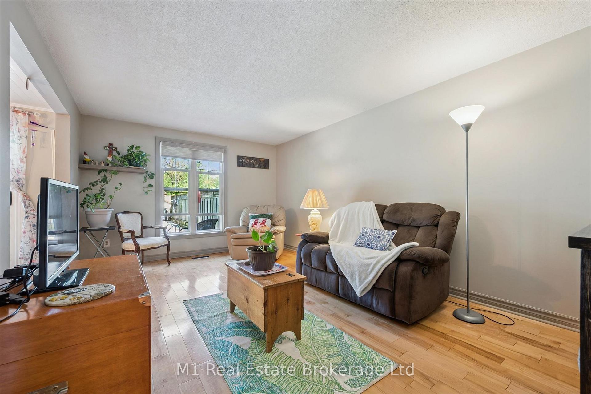 Photo 10 of 567 Willow Road, Guelph, Willow West/Sugarbush/West Acres — HOMEH