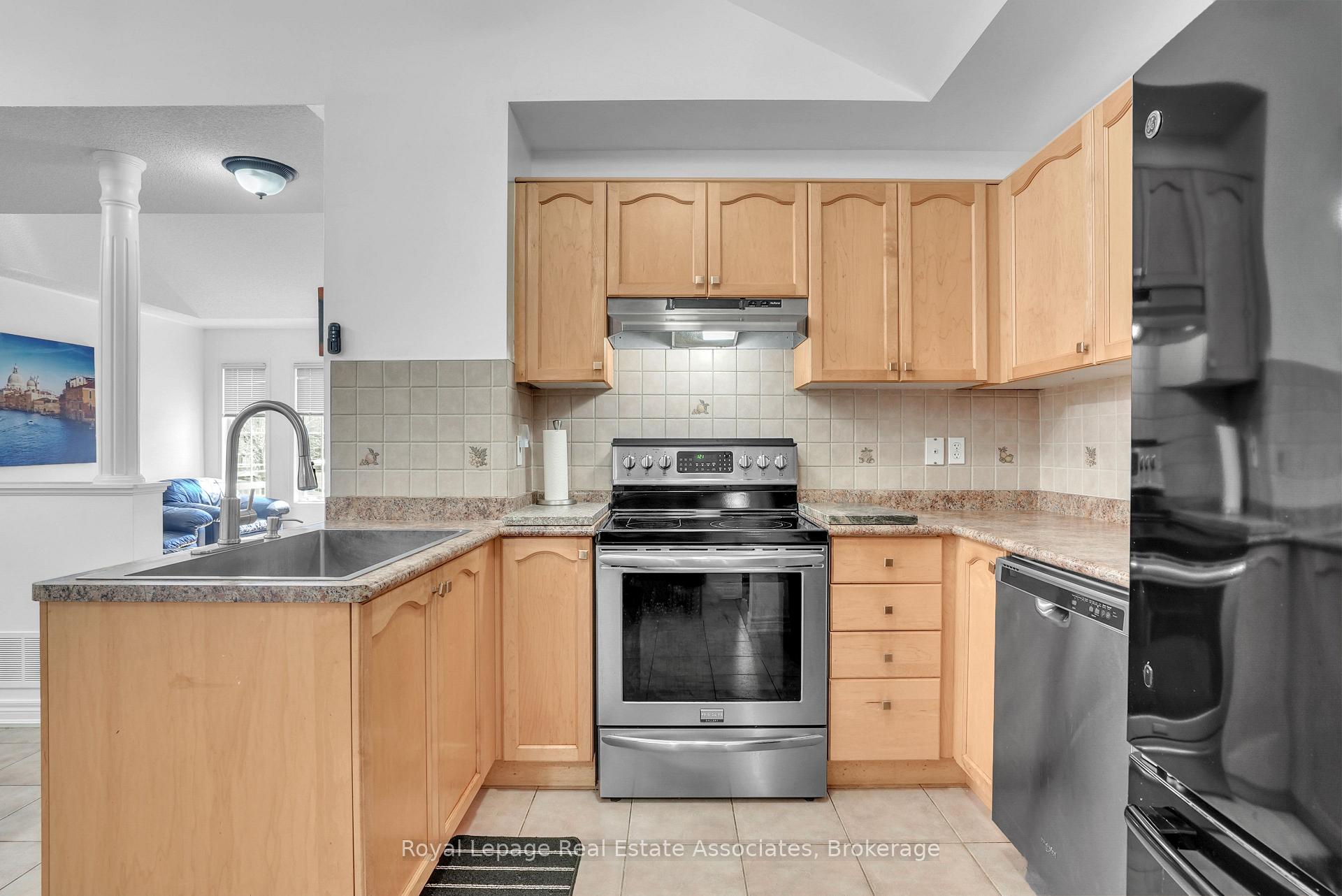 Photo 4 of 1128 Kell Street, Innisfil, Alcona — HOMEH