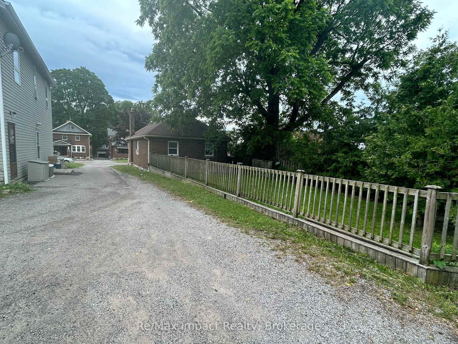 Photo 4 of 292 William Street E, Oshawa, O'Neill — HOMEH