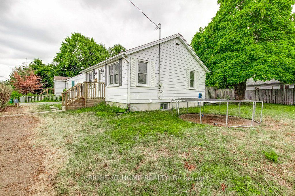 Photo 3 of 63 Kinsey Street, St. Catharines, Western Hill — HOMEH