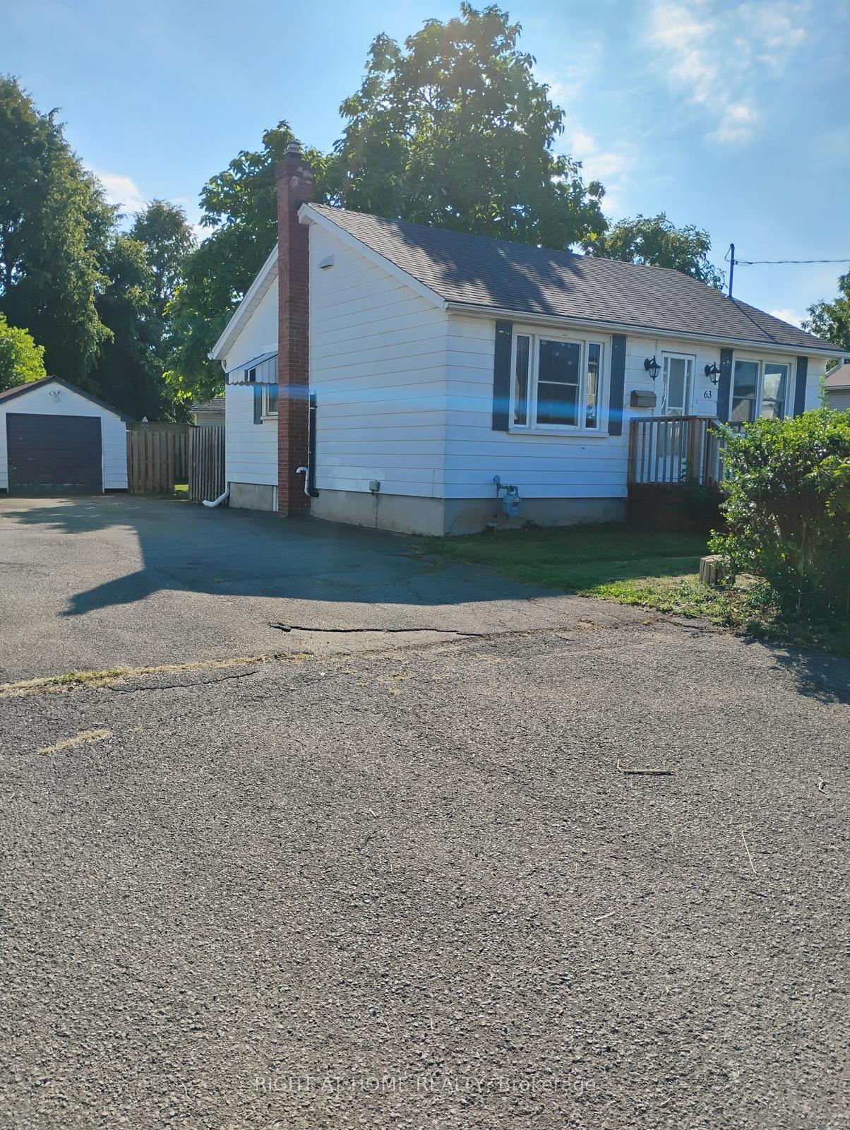 Photo 4 of 63 Kinsey Street, St. Catharines, Western Hill — HOMEH