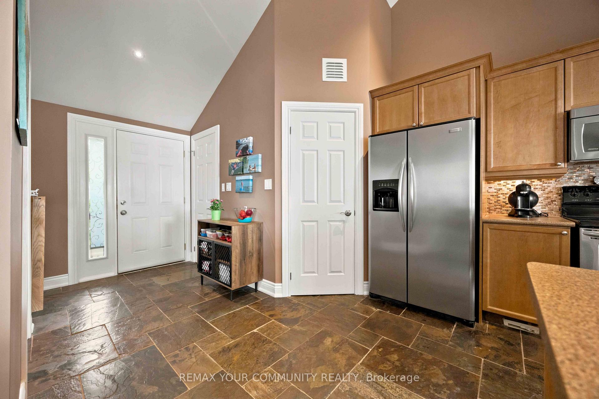 Photo 10 of 386 Bear Road, Georgina Islands, Georgina Island — HOMEH