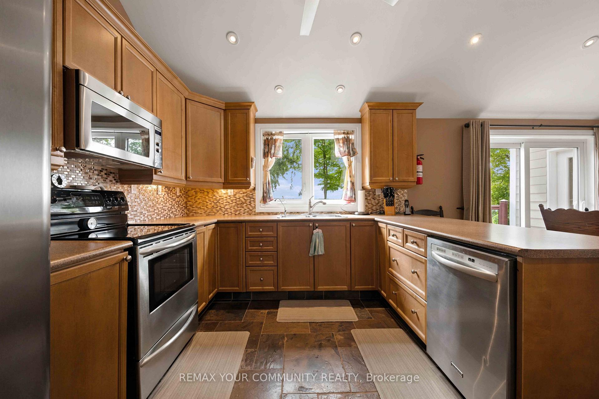 Photo 11 of 386 Bear Road, Georgina Islands, Georgina Island — HOMEH