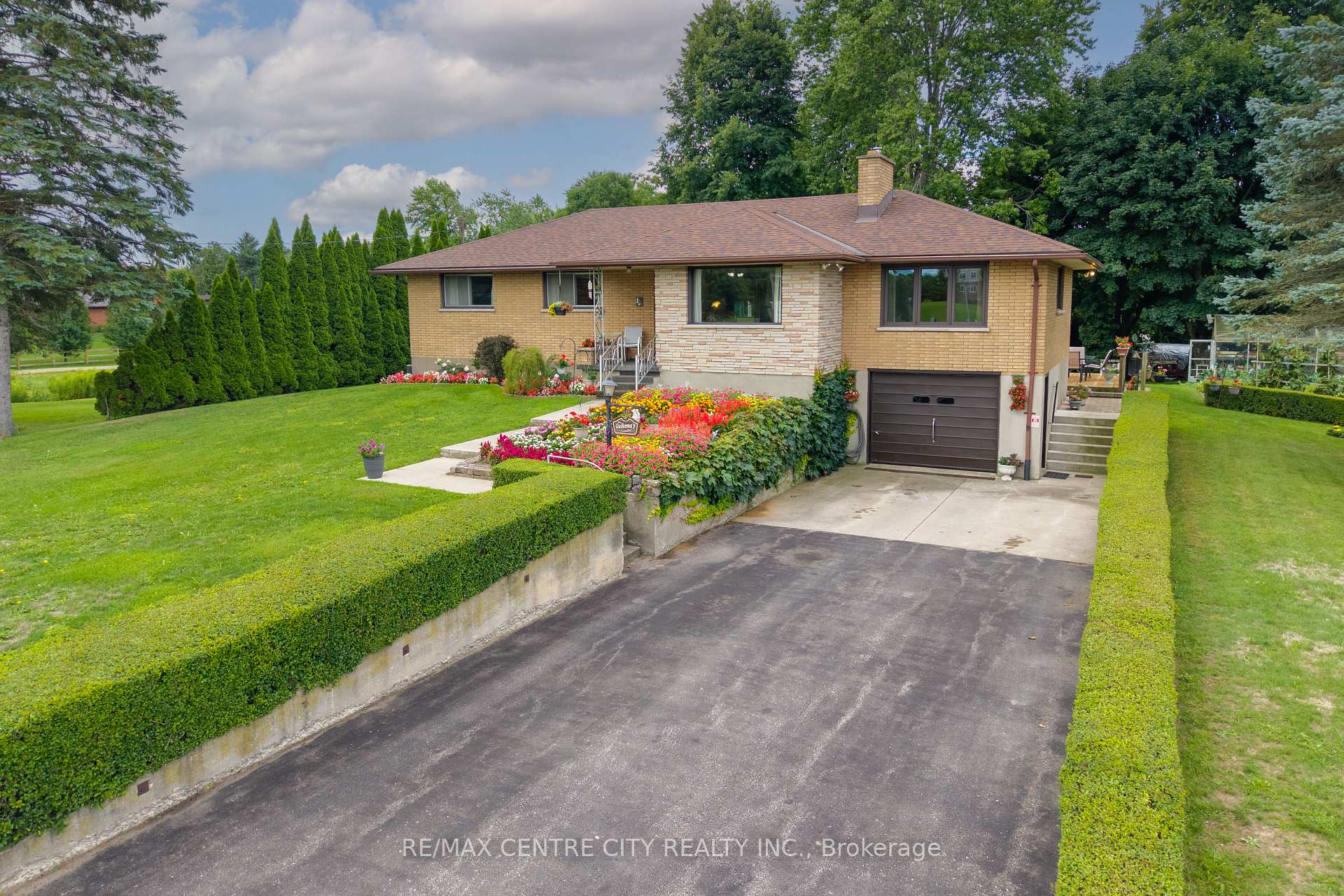 Photo 2 of 3229 Napperton Drive, Strathroy-Caradoc, NW — HOMEH