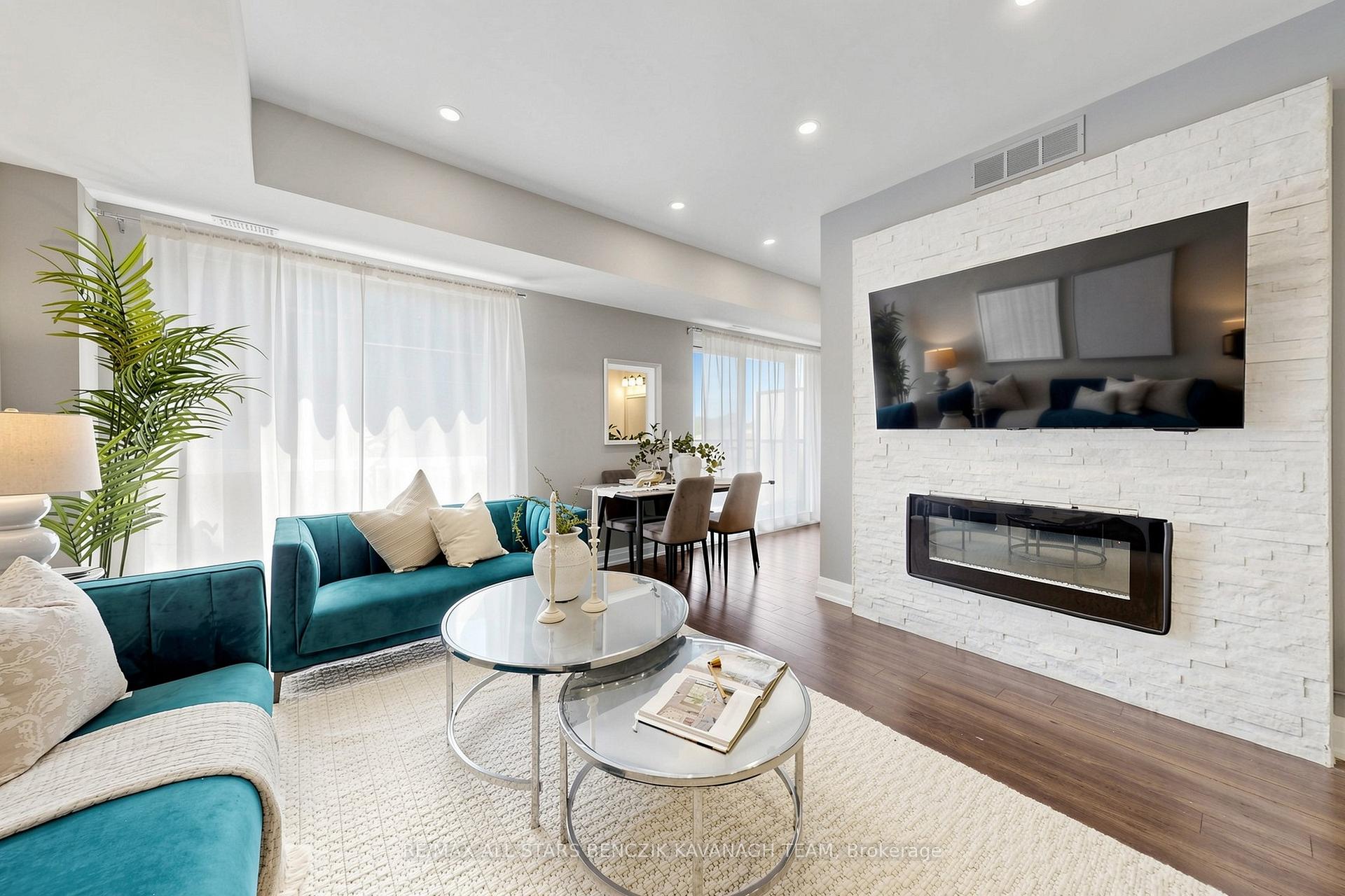 Photo 3 of Unit 1103, 5309 Highway 7, Vaughan, Vaughan Grove — HOMEH