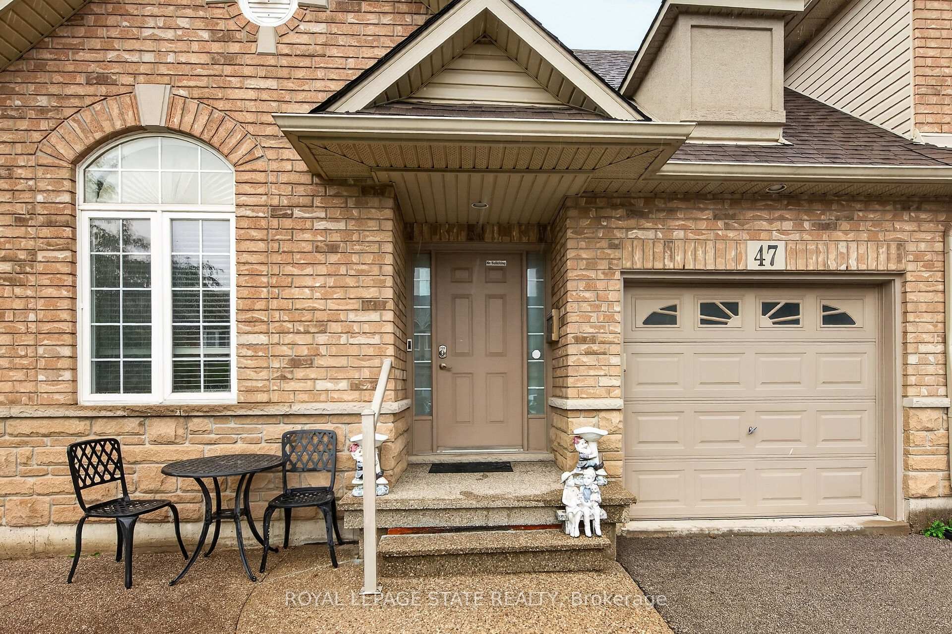Photo 4 of 47 Hannon Crescent, Hamilton, Rural Glanbrook — HOMEH