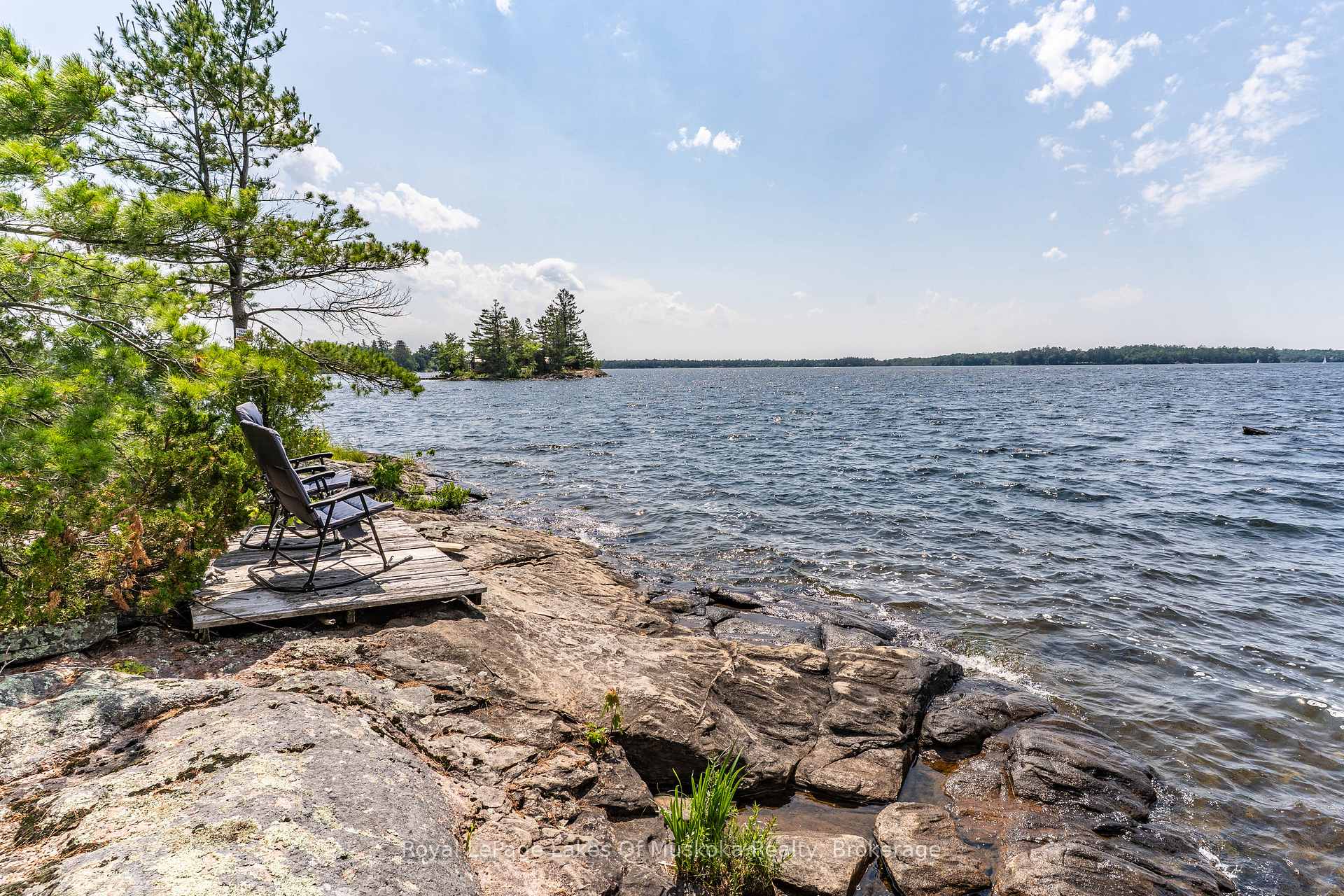 Photo 4 of 1 Island 2SL, Gravenhurst, Morrison — HOMEH
