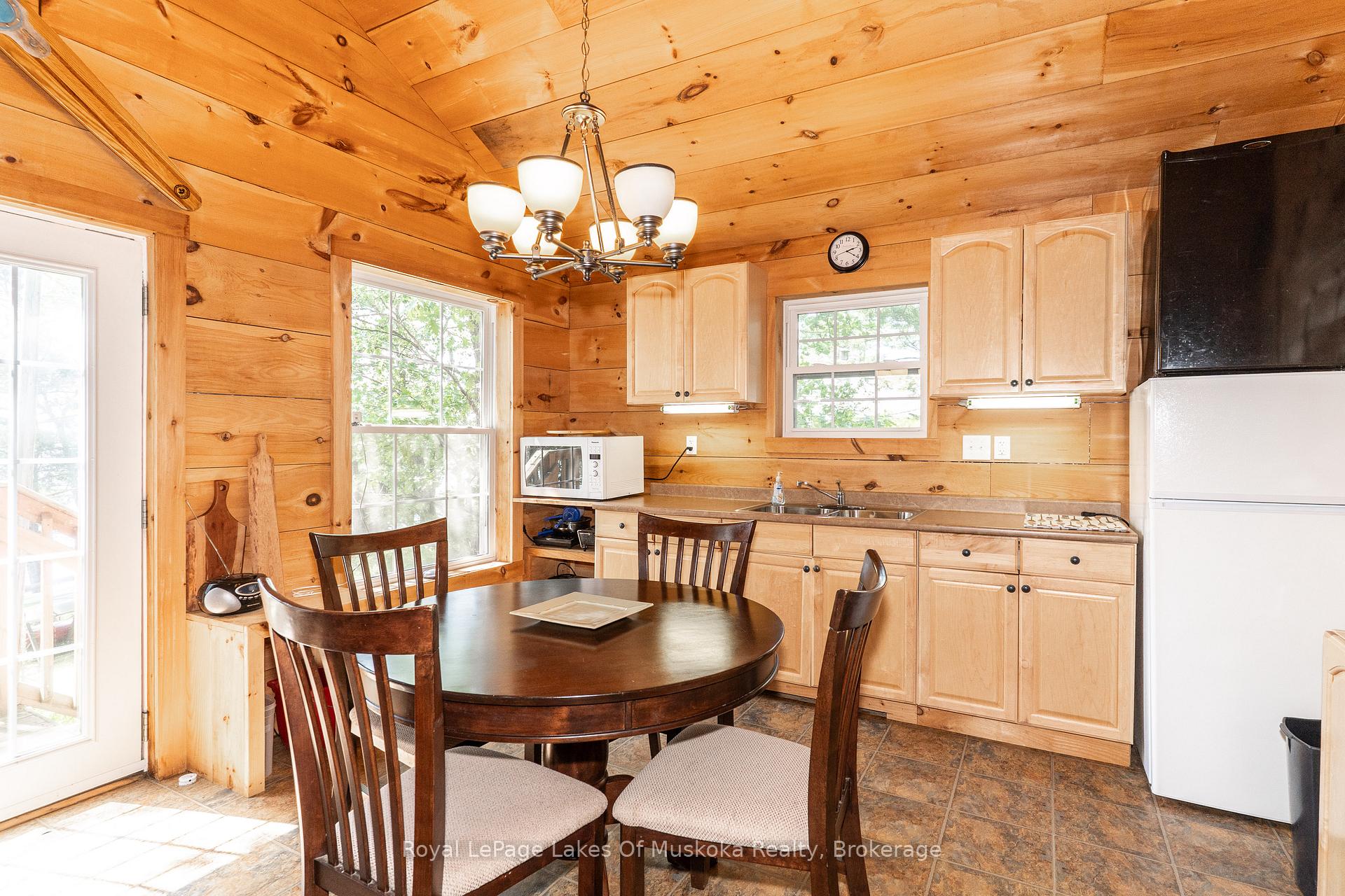 Photo 16 of 1 Island 2SL, Gravenhurst, Morrison — HOMEH