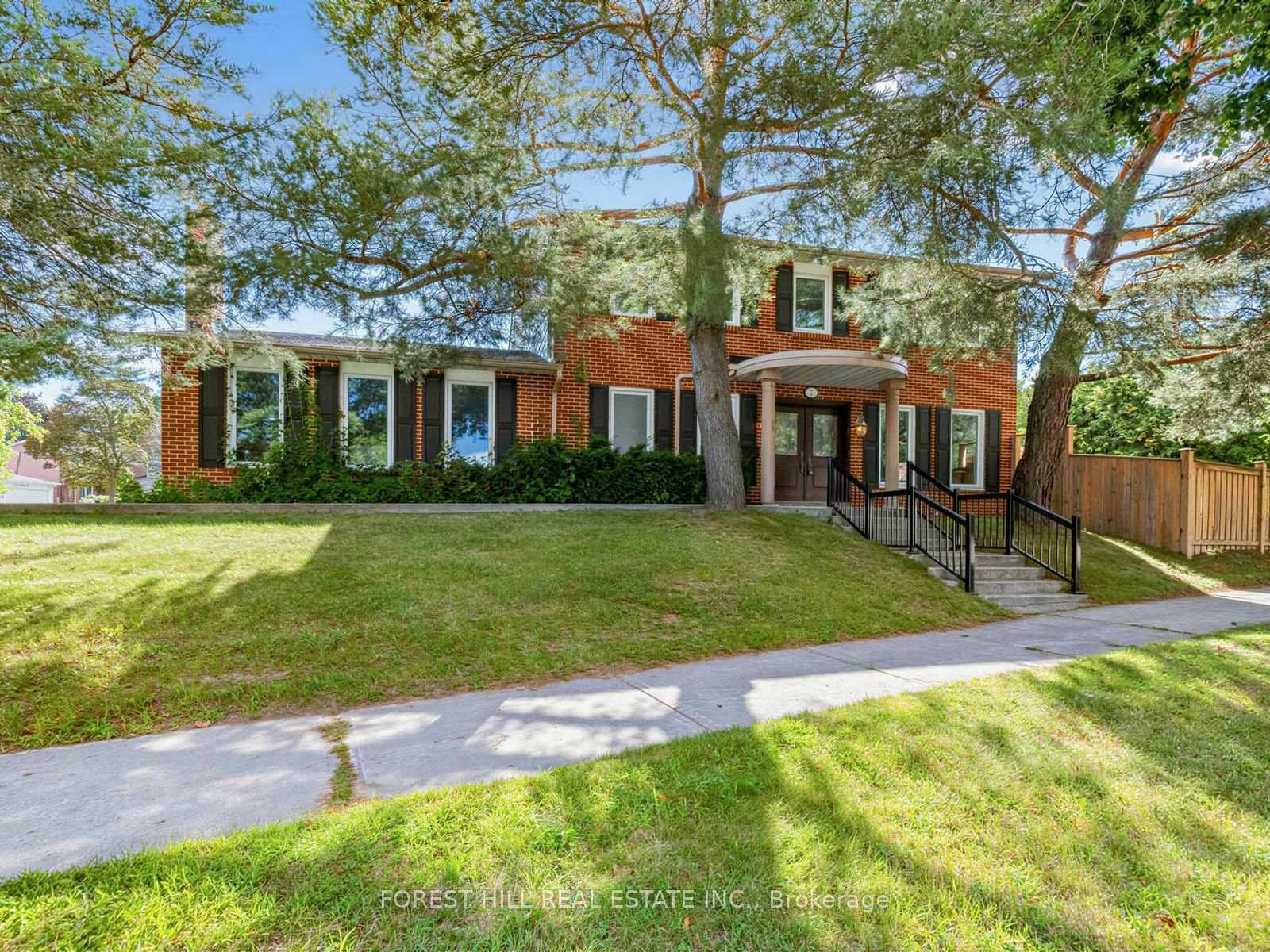Photo 2 of 1 Ames Circle, North York, Banbury-Don Mills — HOMEH