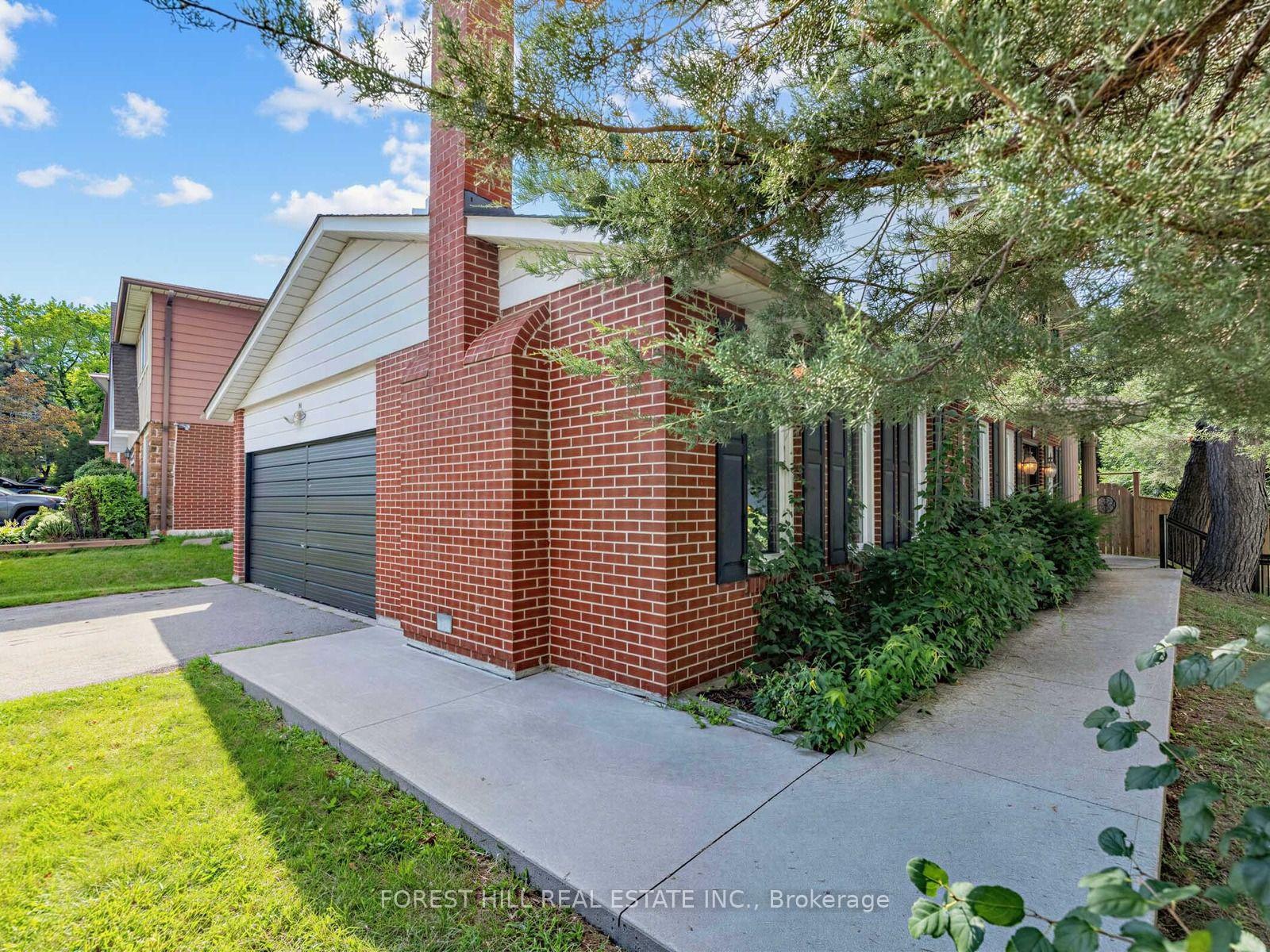 Photo 5 of 1 Ames Circle, North York, Banbury-Don Mills — HOMEH