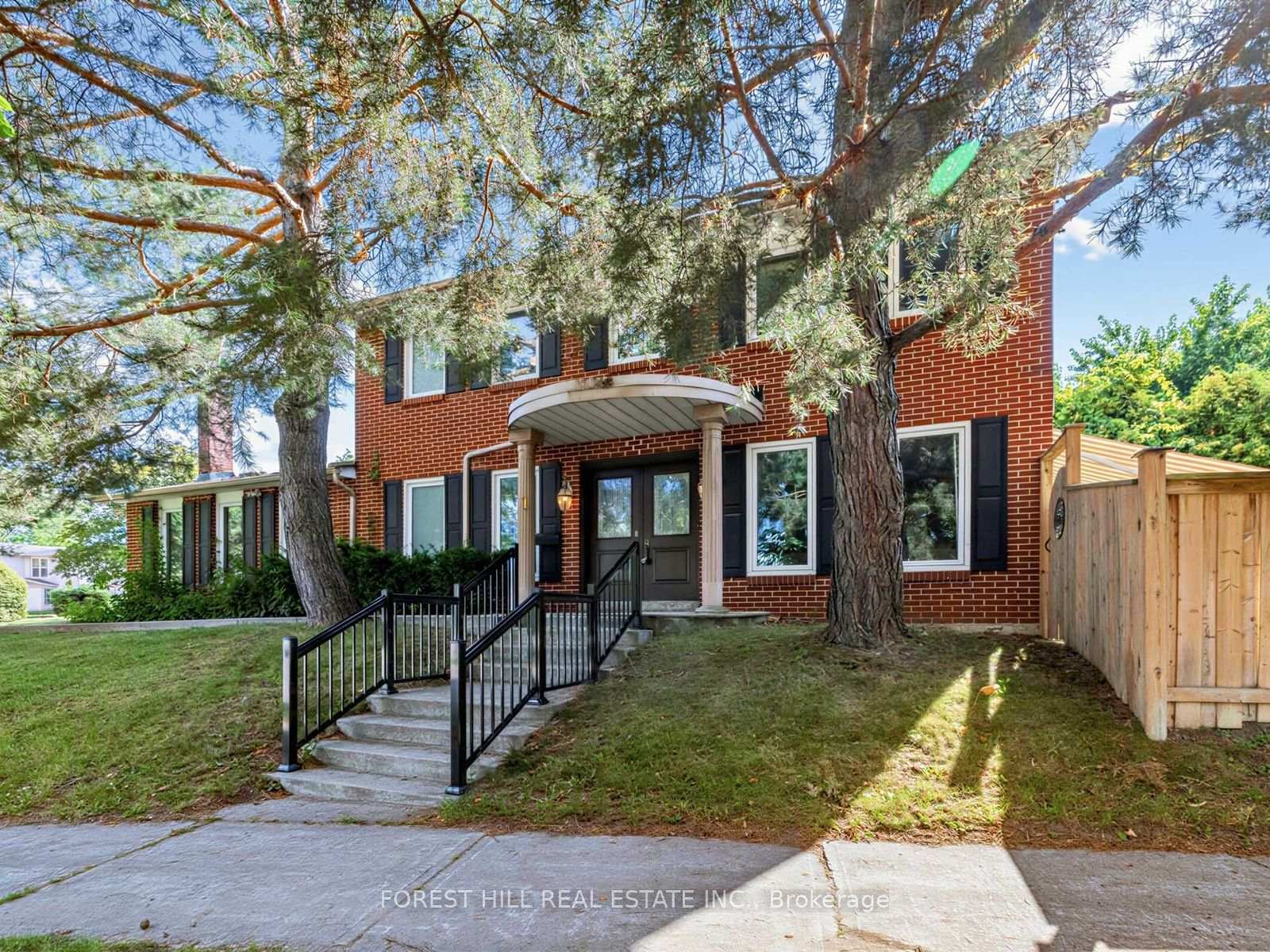 Photo 6 of 1 Ames Circle, North York, Banbury-Don Mills — HOMEH