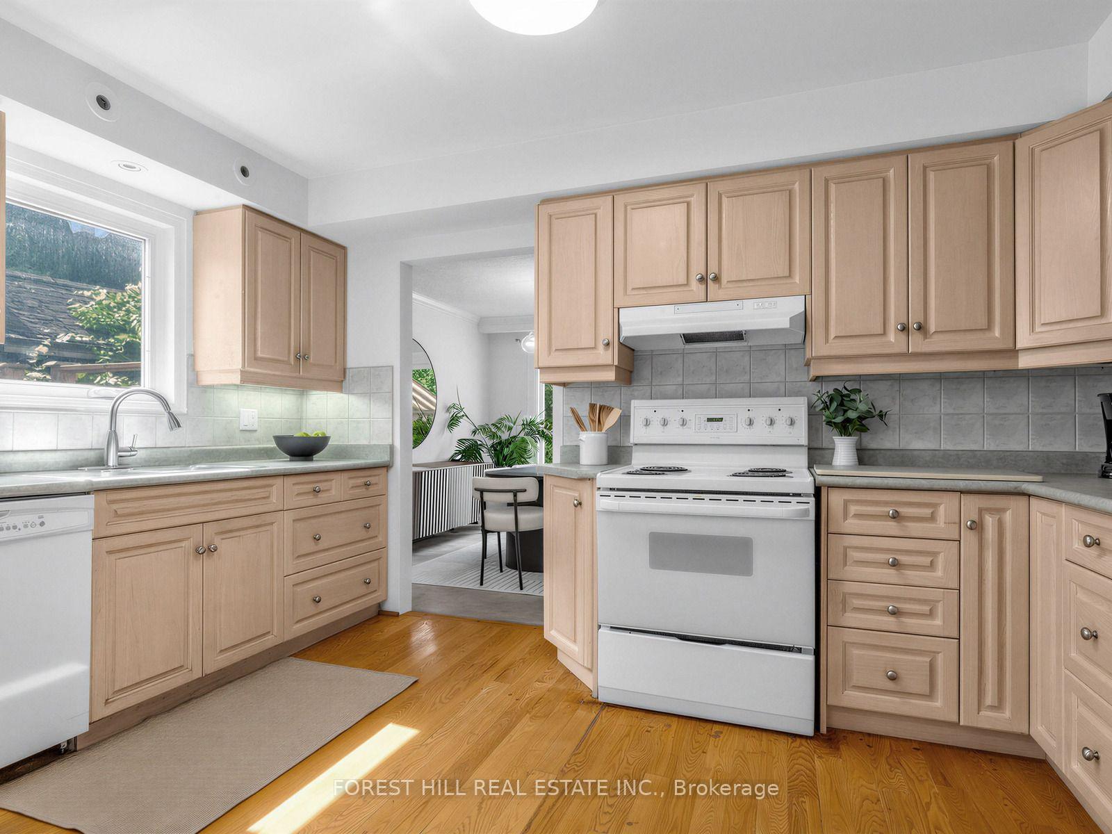 Photo 14 of 1 Ames Circle, North York, Banbury-Don Mills — HOMEH