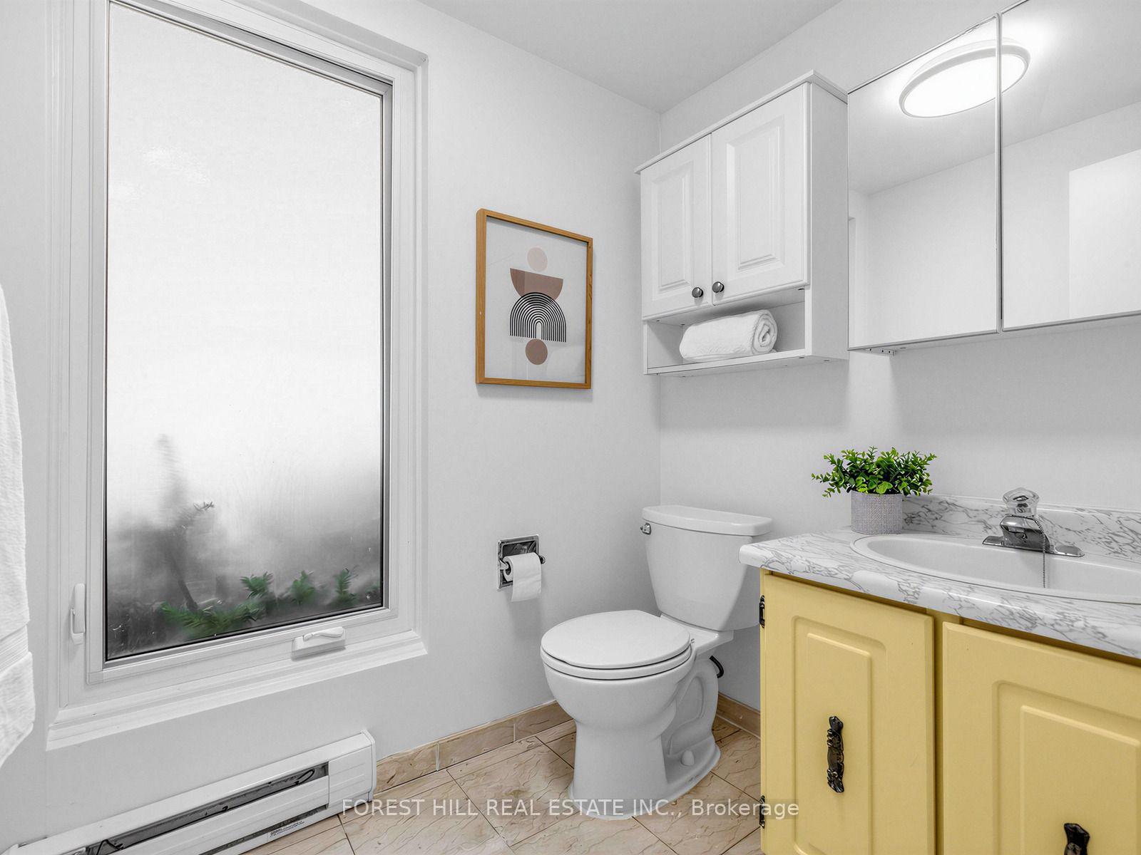 Photo 18 of 1 Ames Circle, North York, Banbury-Don Mills — HOMEH