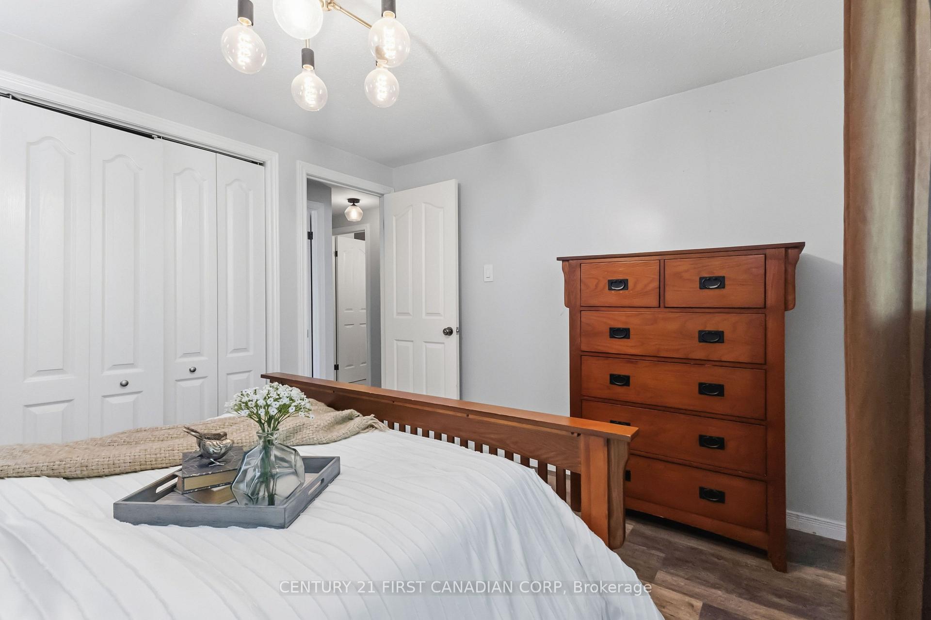 Photo 17 of 34 Speight Court, London, East I — HOMEH