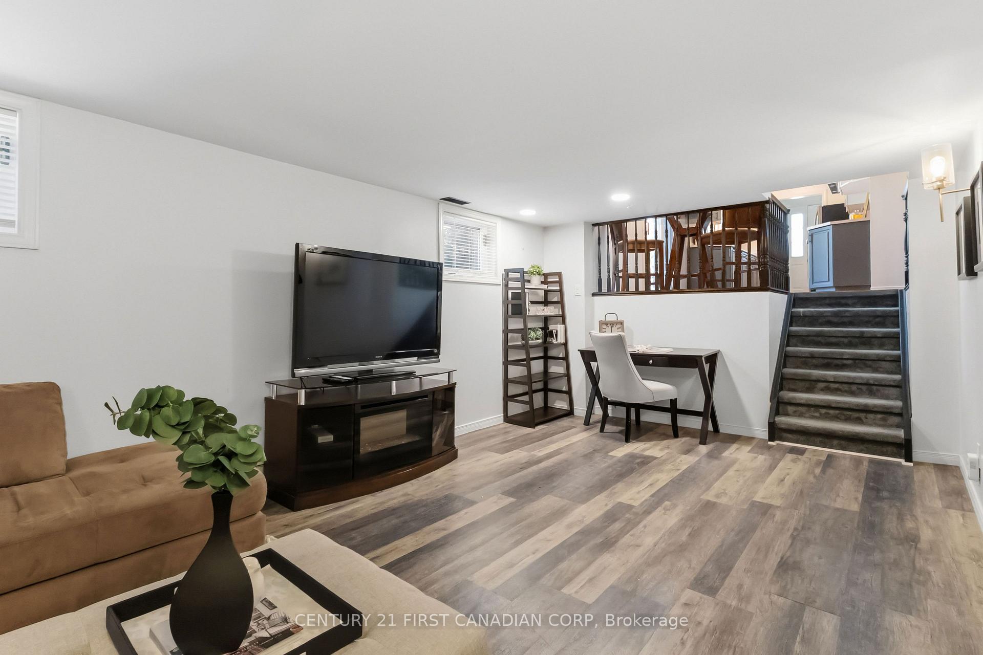 Photo 24 of 34 Speight Court, London, East I — HOMEH
