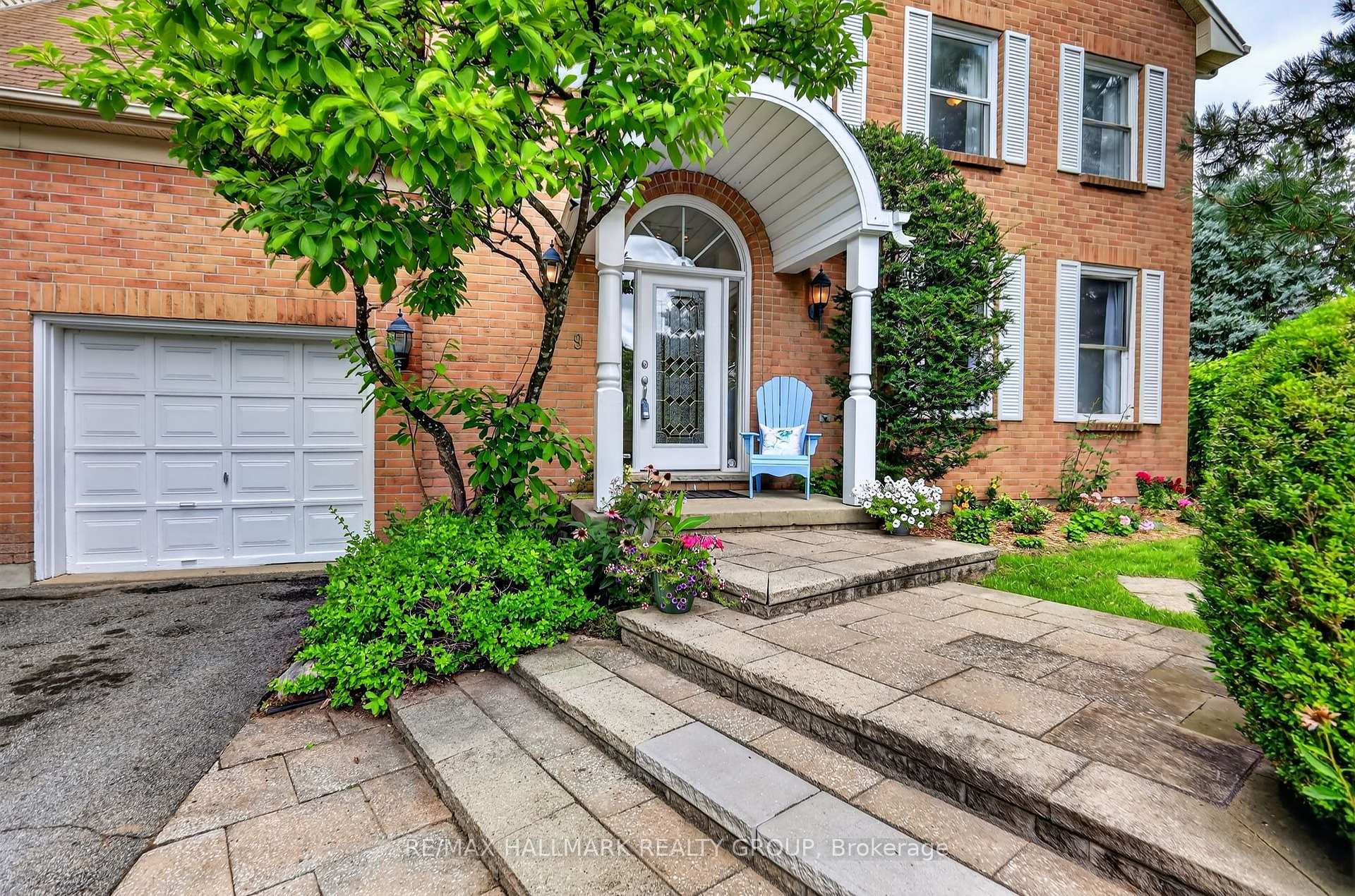 Photo 2 of 9 Kintail Court, Ottawa, Stittsville (Central) — HOMEH