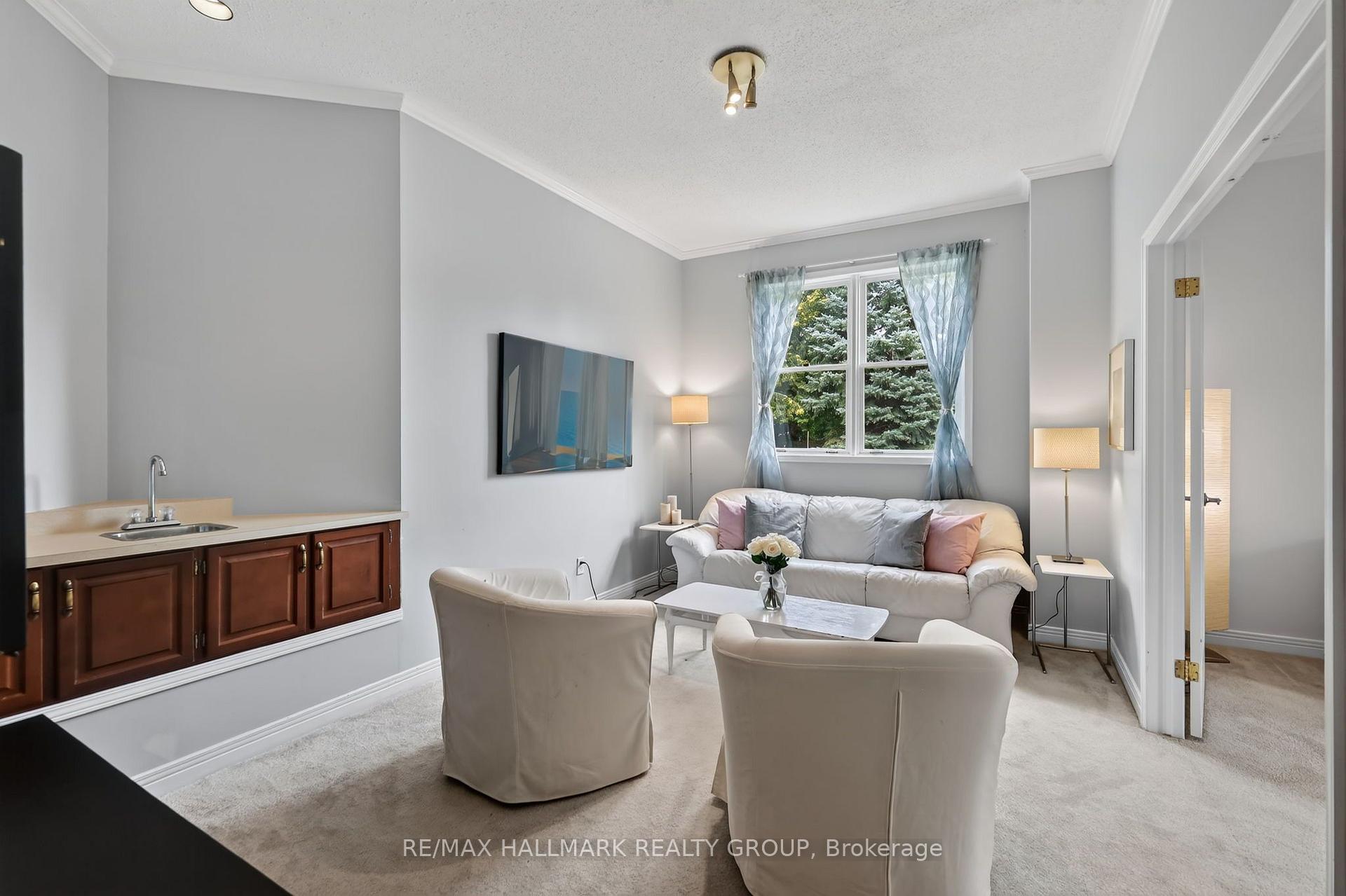 Photo 6 of 9 Kintail Court, Ottawa, Stittsville (Central) — HOMEH