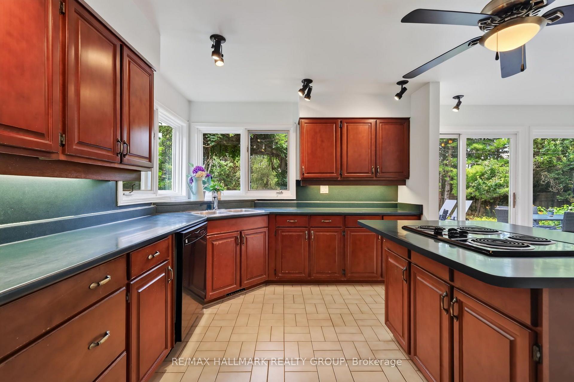 Photo 11 of 9 Kintail Court, Ottawa, Stittsville (Central) — HOMEH