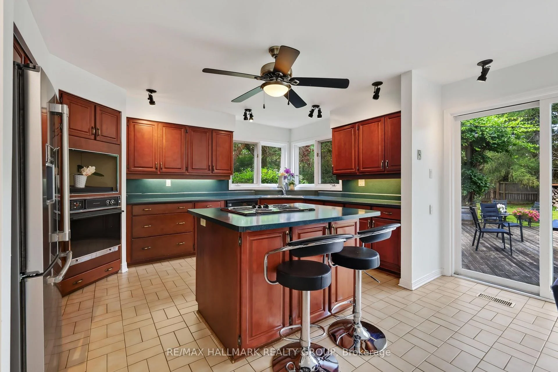 Photo 10 of 9 Kintail Court, Ottawa, Stittsville (Central) — HOMEH