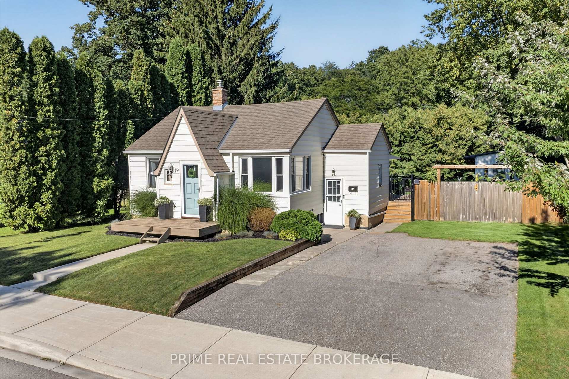 Photo 2 of 19 Garden Avenue, Middlesex Centre, Delaware Town — HOMEH
