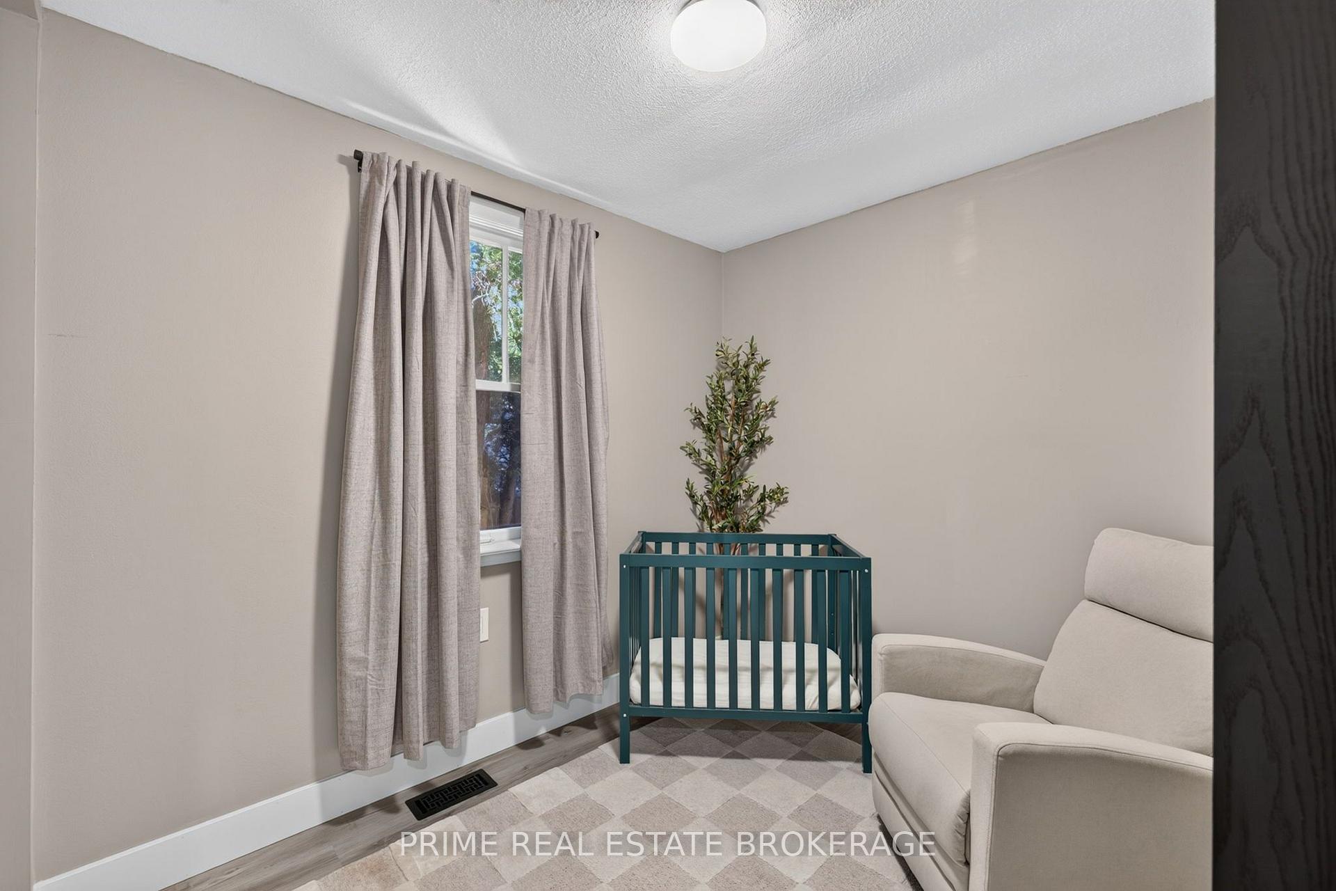 Photo 17 of 19 Garden Avenue, Middlesex Centre, Delaware Town — HOMEH