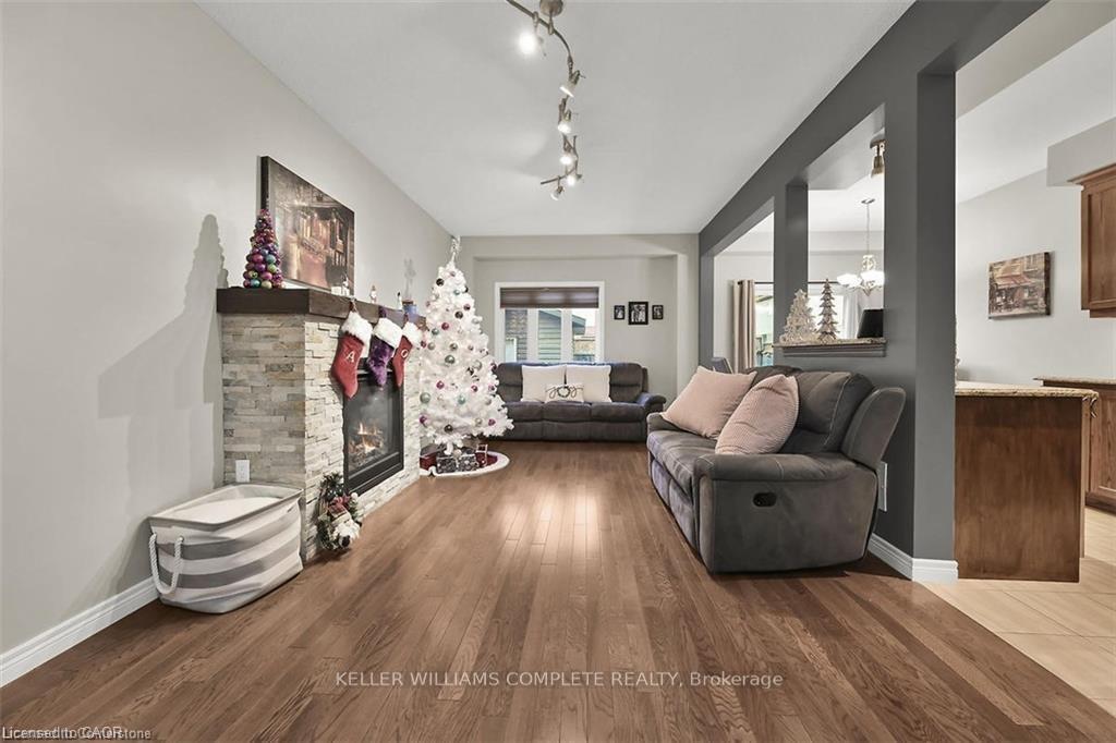 Photo 4 of 35 Willowbanks Terrace, Hamilton, Lakeshore — HOMEH