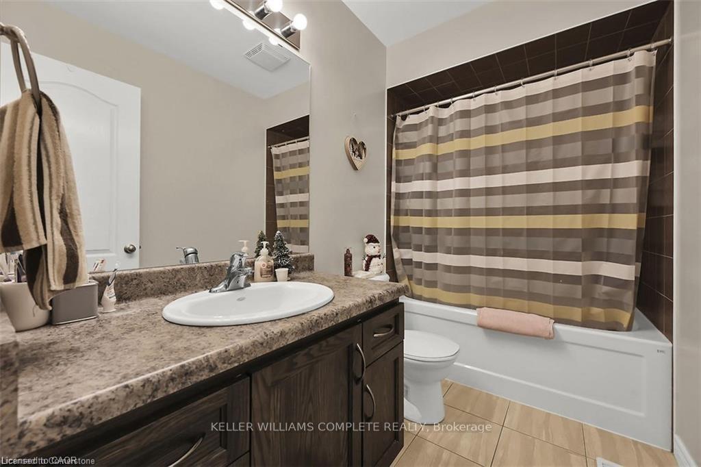 Photo 18 of 35 Willowbanks Terrace, Hamilton, Lakeshore — HOMEH