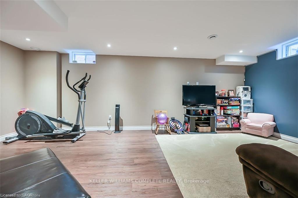 Photo 23 of 35 Willowbanks Terrace, Hamilton, Lakeshore — HOMEH