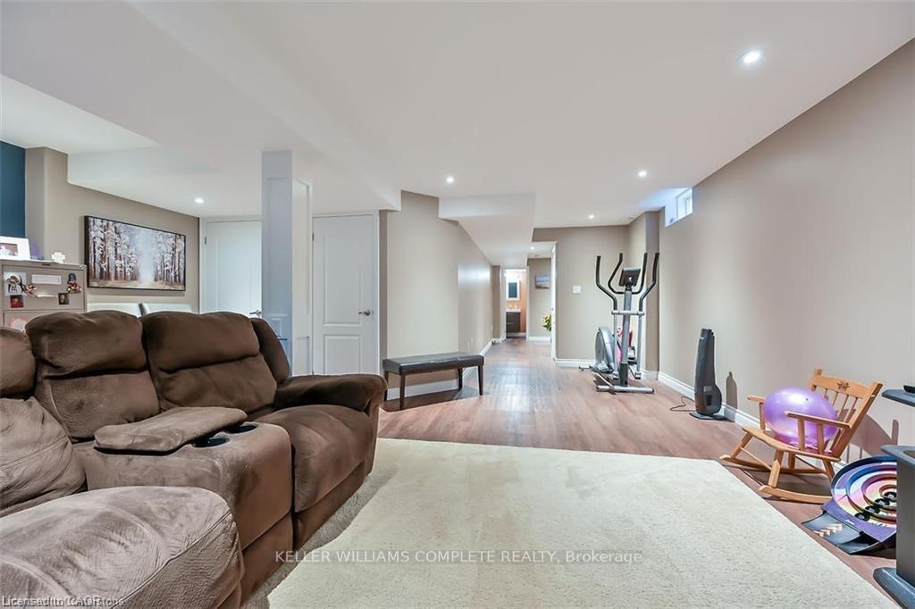 Photo 24 of 35 Willowbanks Terrace, Hamilton, Lakeshore — HOMEH