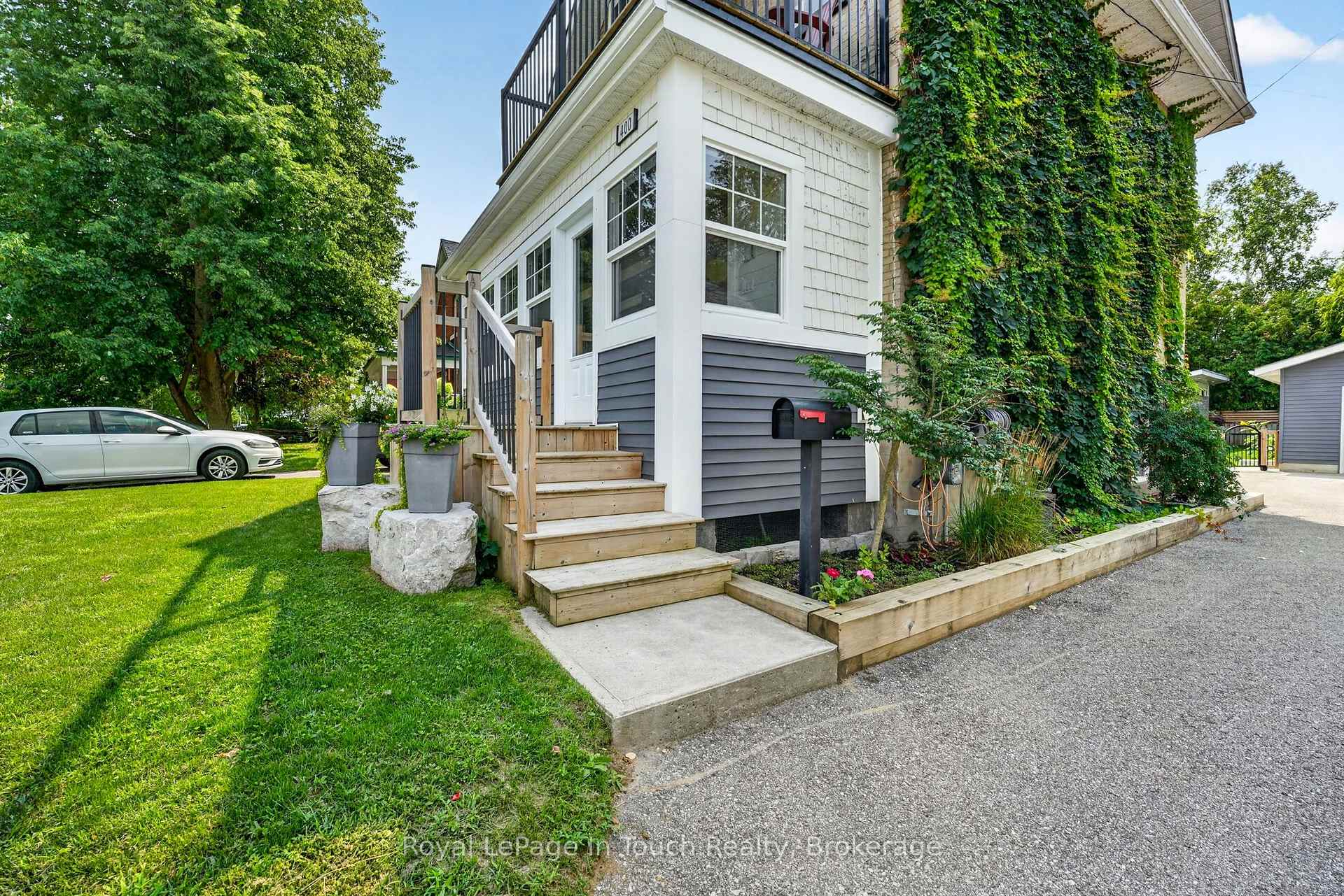 Photo 3 of 400 Russell Street, Midland — HOMEH