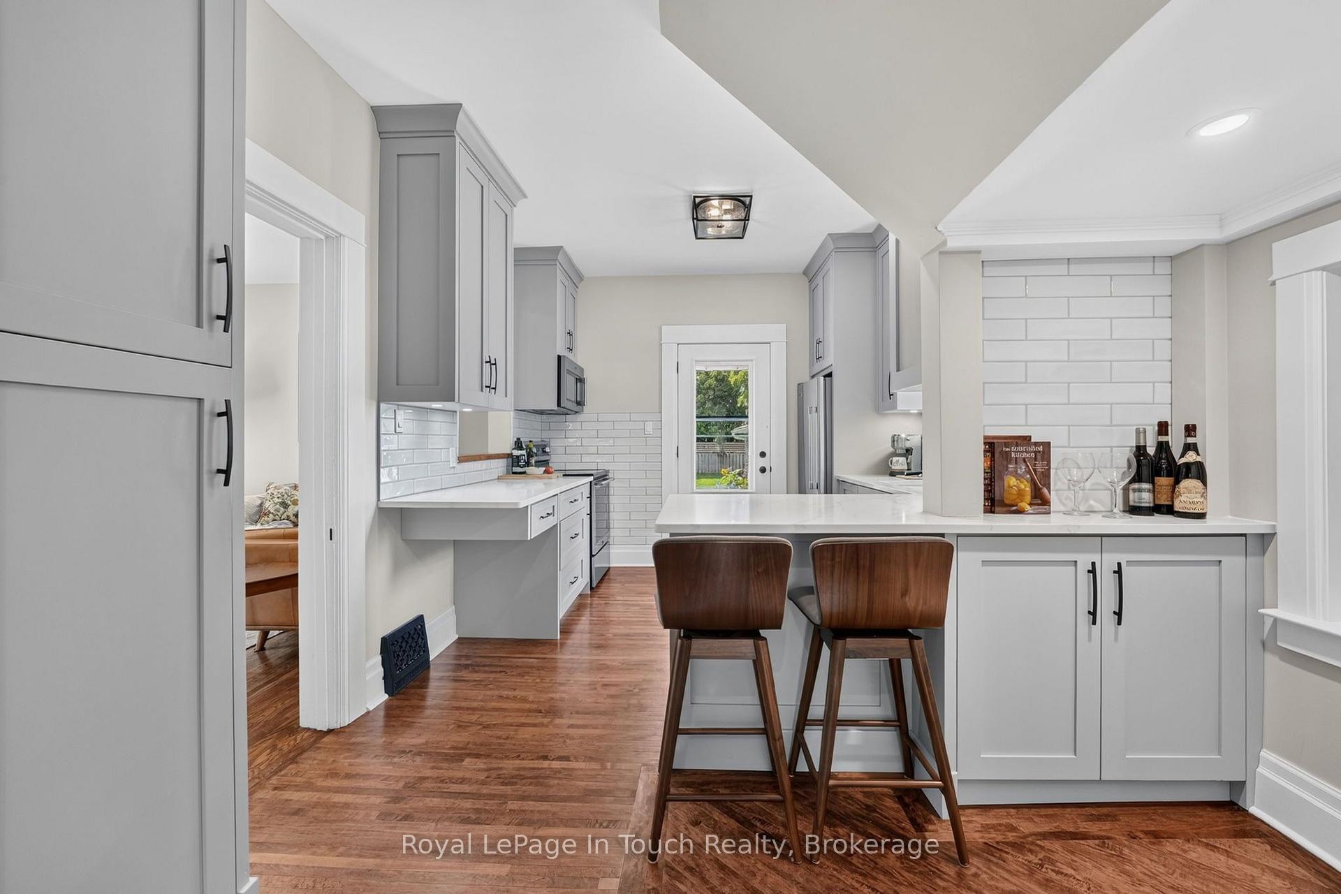Photo 8 of 400 Russell Street, Midland — HOMEH