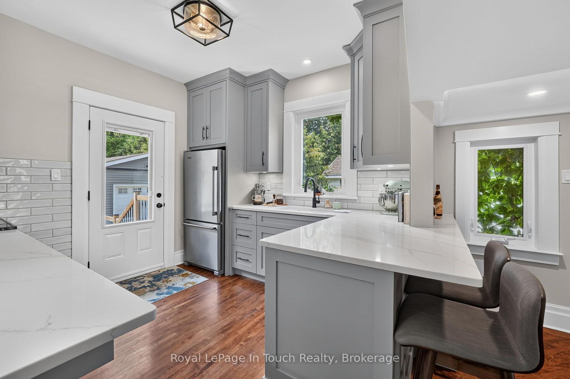 Photo 10 of 400 Russell Street, Midland — HOMEH
