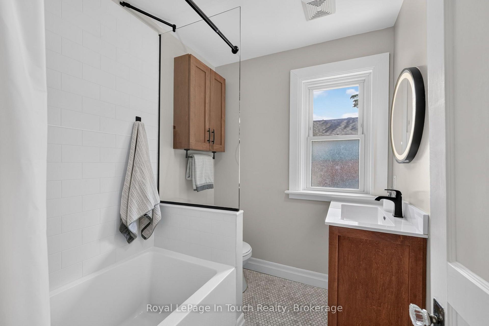 Photo 19 of 400 Russell Street, Midland — HOMEH