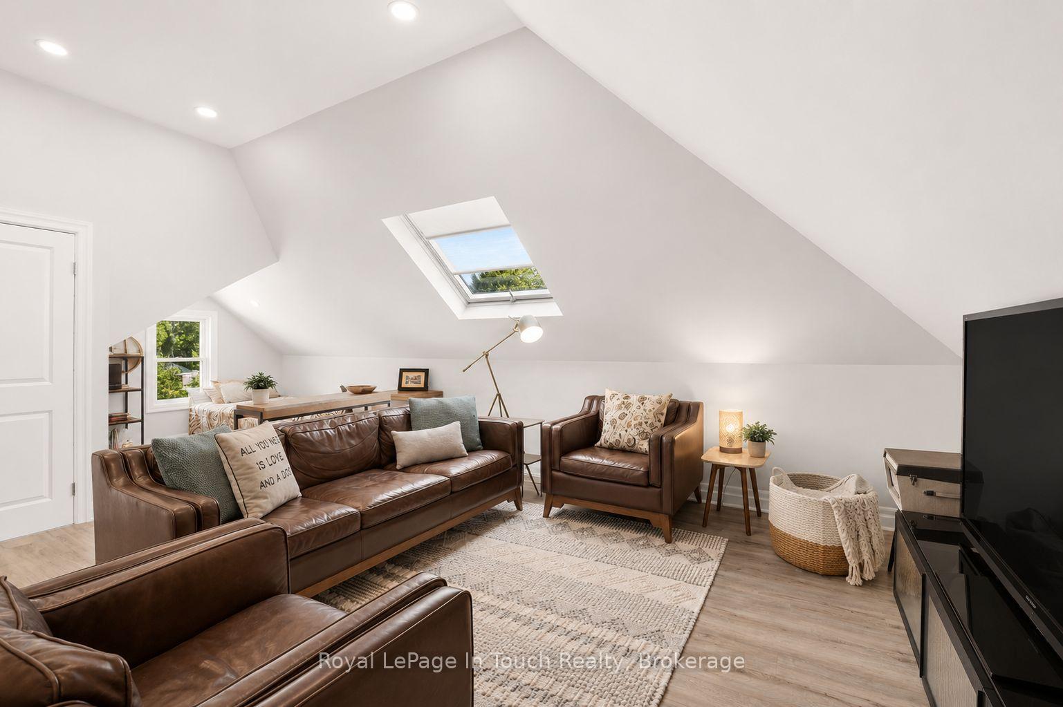 Photo 24 of 400 Russell Street, Midland — HOMEH