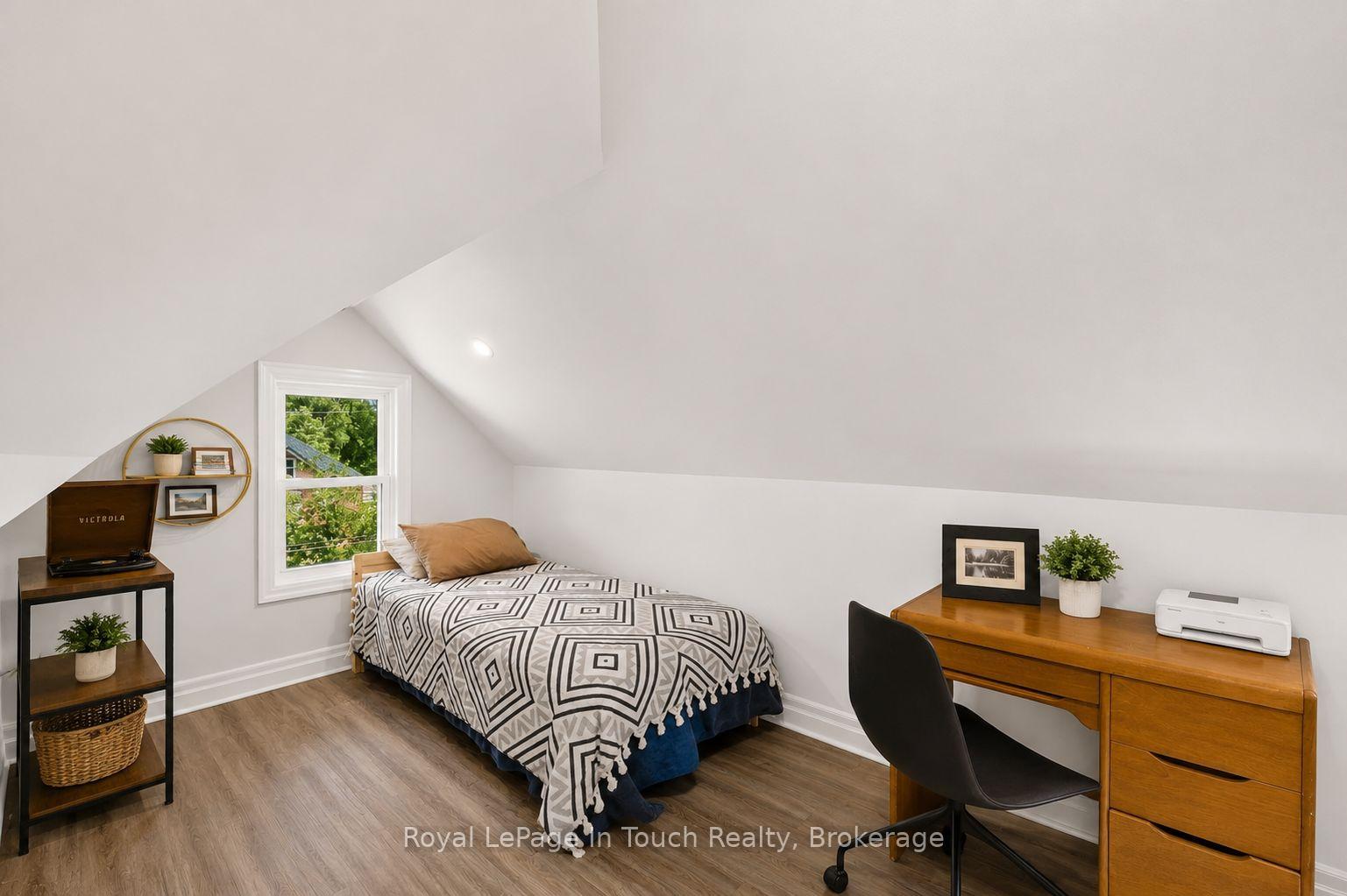 Photo 26 of 400 Russell Street, Midland — HOMEH