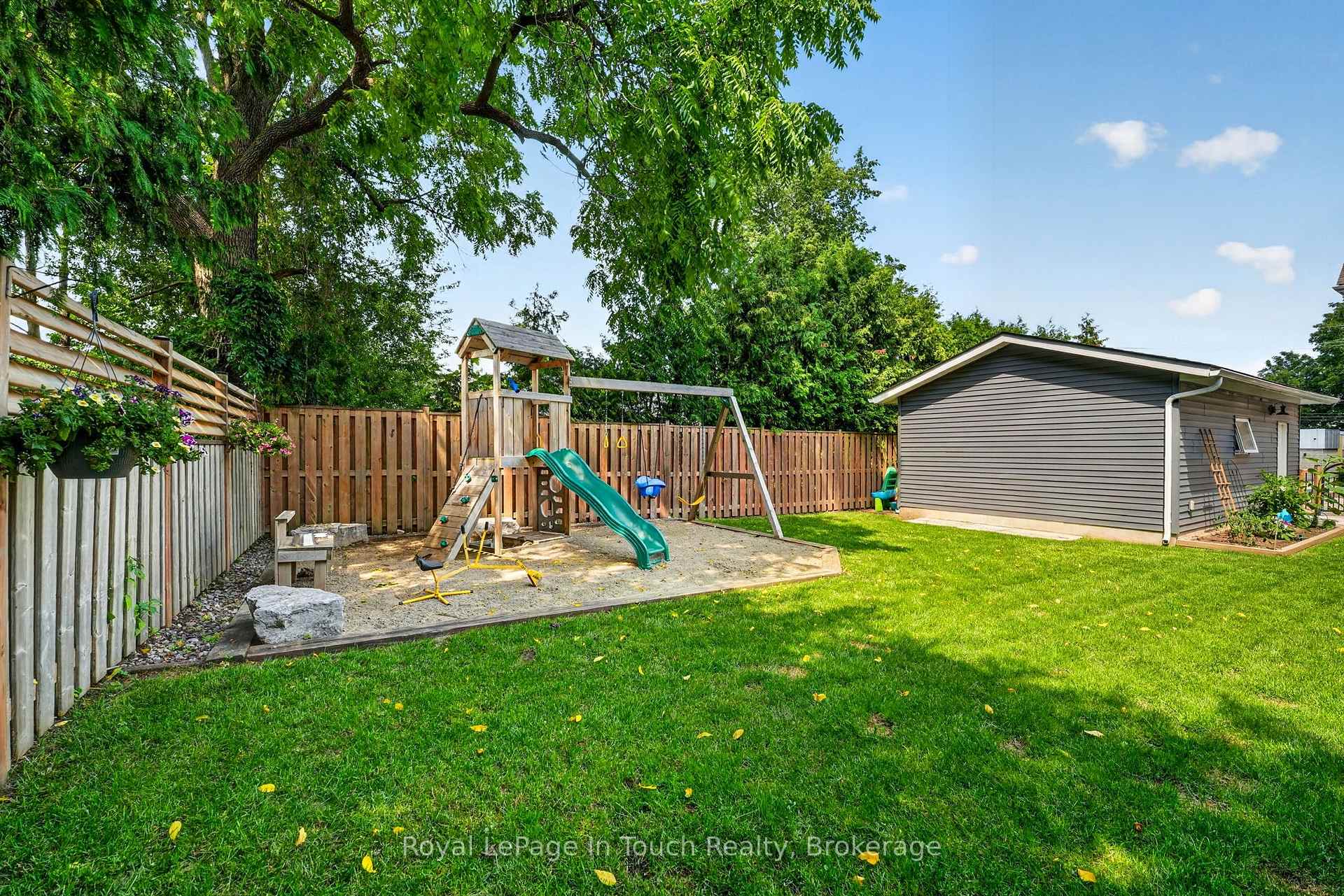 Photo 37 of 400 Russell Street, Midland — HOMEH