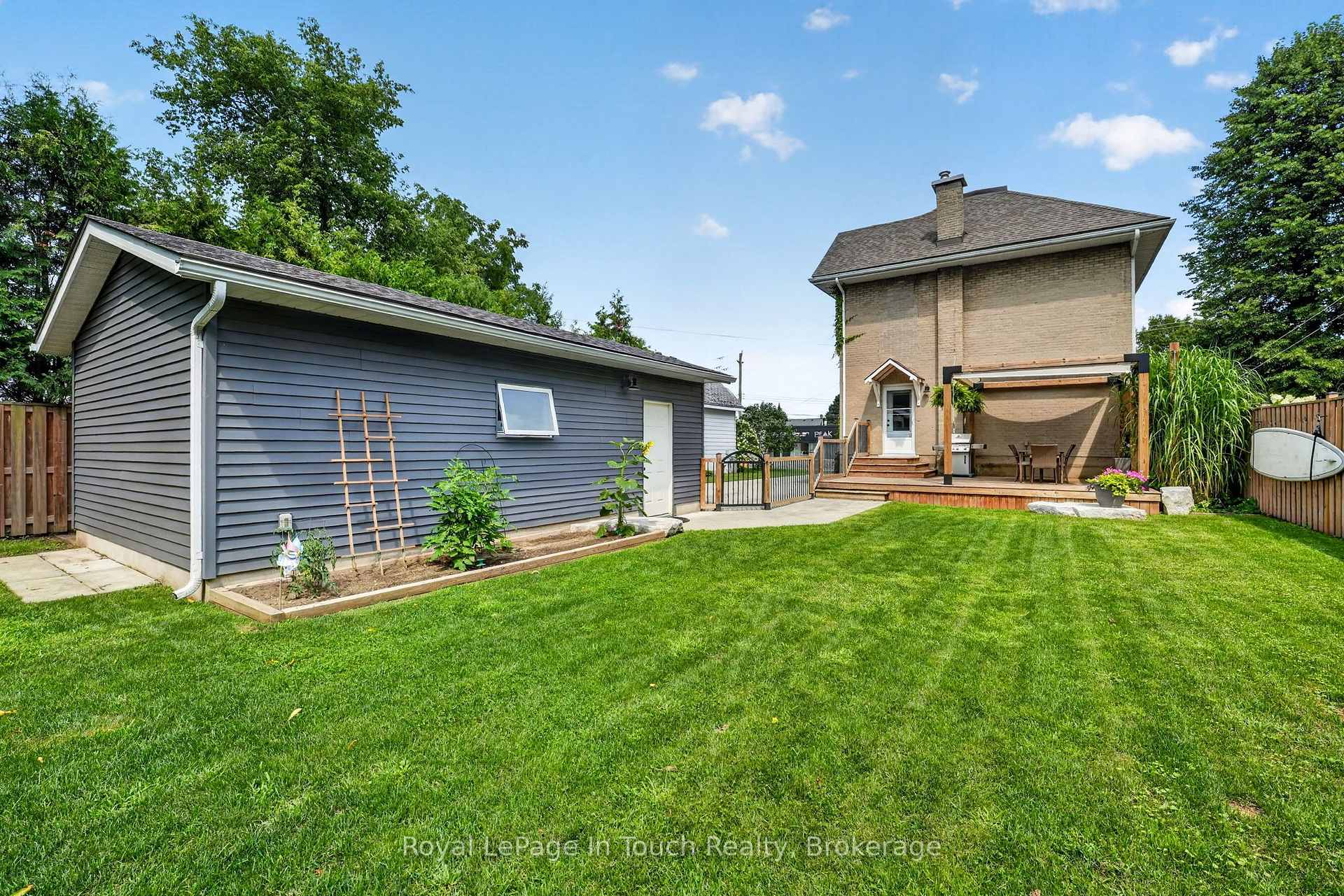 Photo 38 of 400 Russell Street, Midland — HOMEH