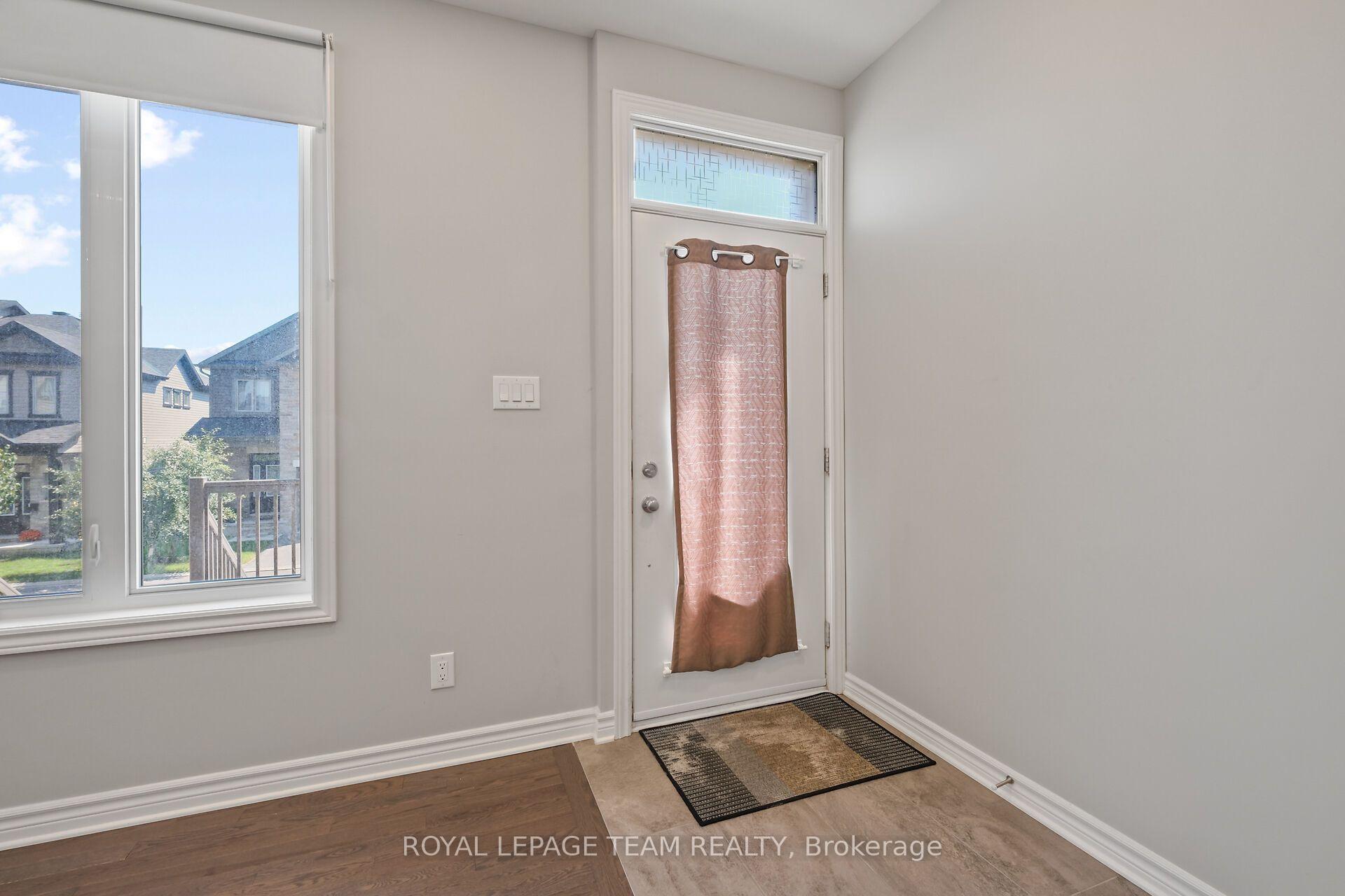 Photo 5 of Unit F, 725 Dearborn Private, Ottawa, Blossom Park/Kemp Park/Findlay Creek — HOMEH